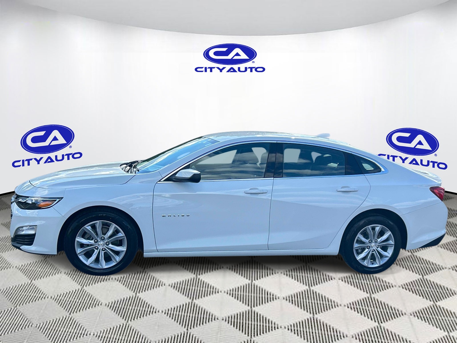 Vehicle photo 7