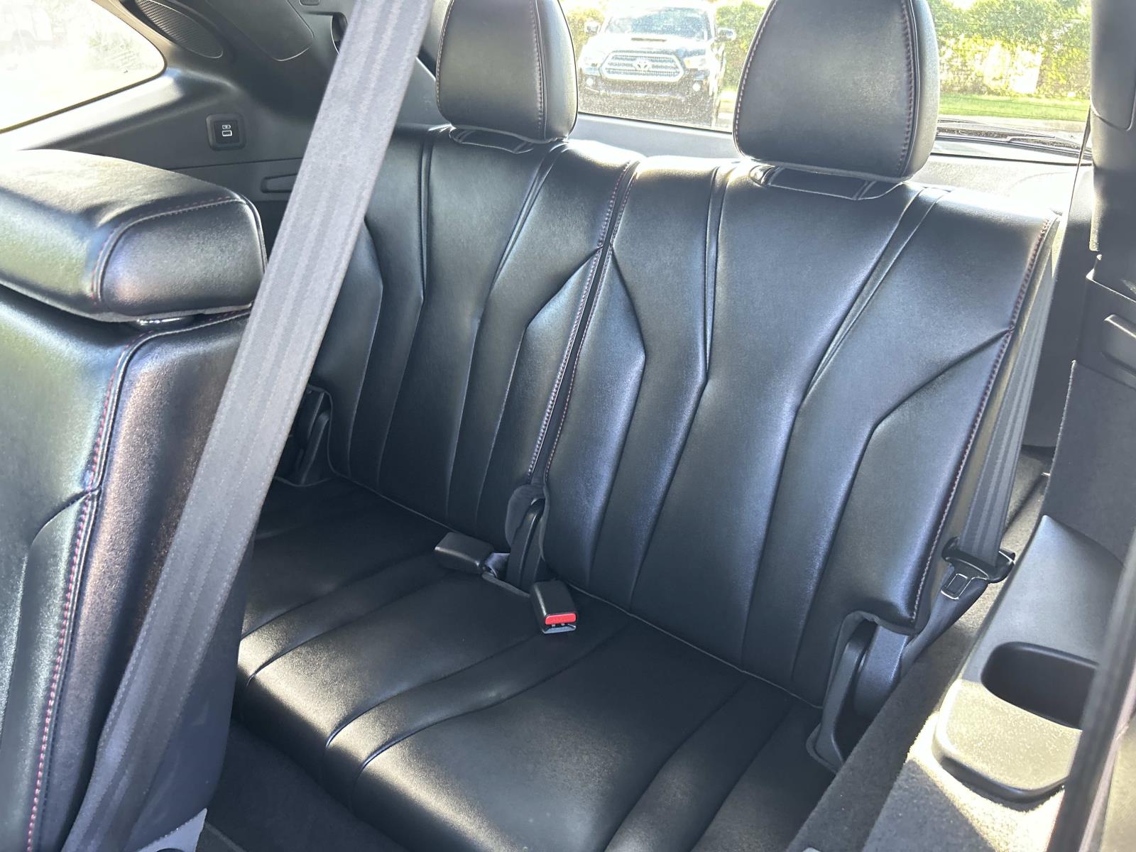 Vehicle photo 25