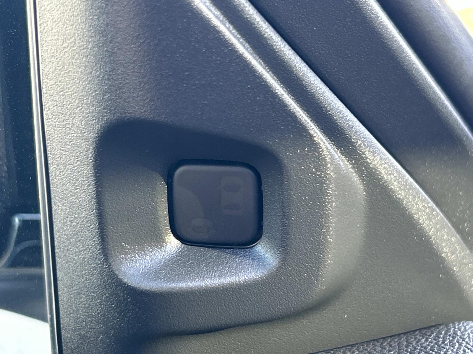 Vehicle photo 31