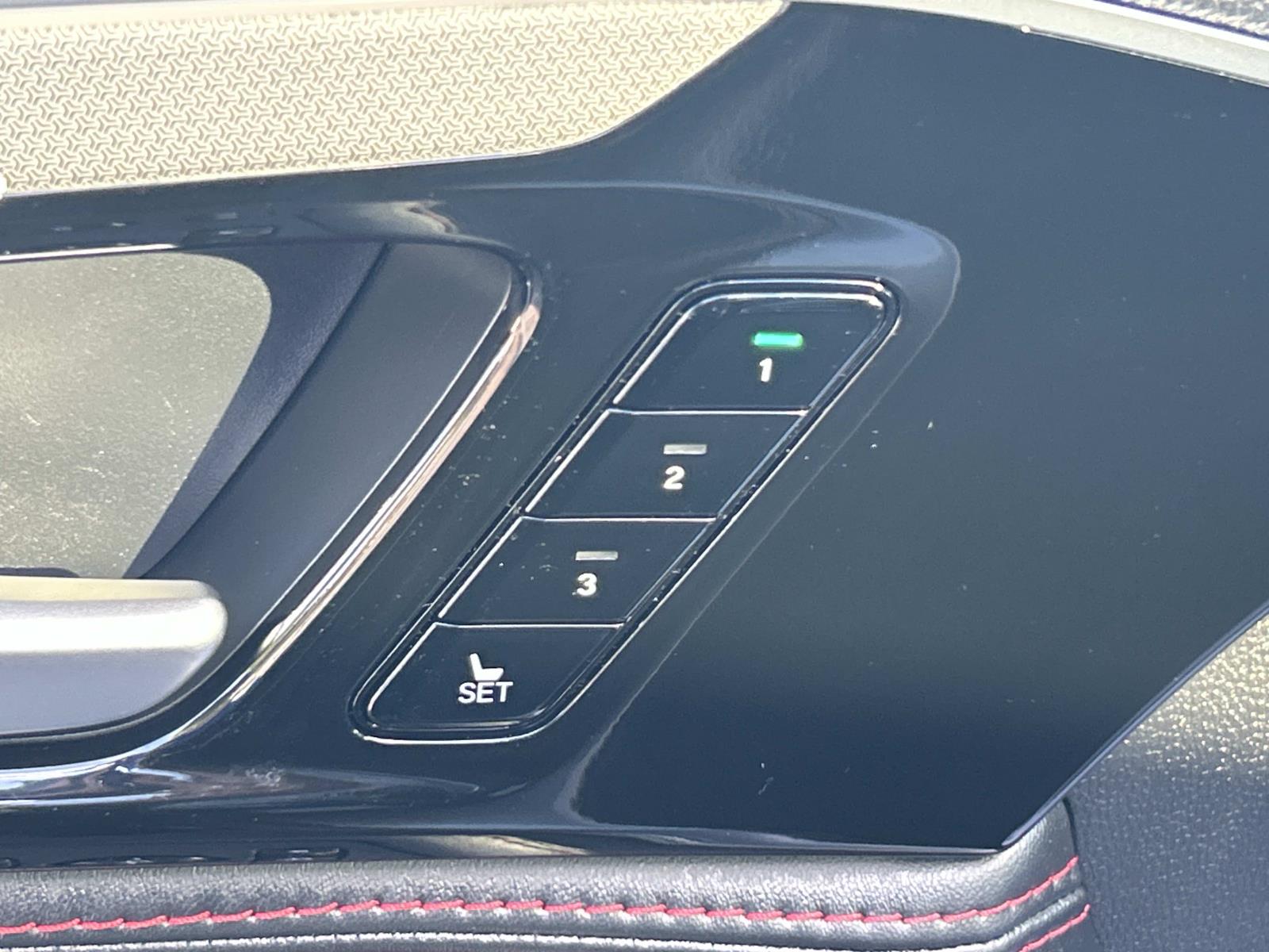Vehicle photo 30