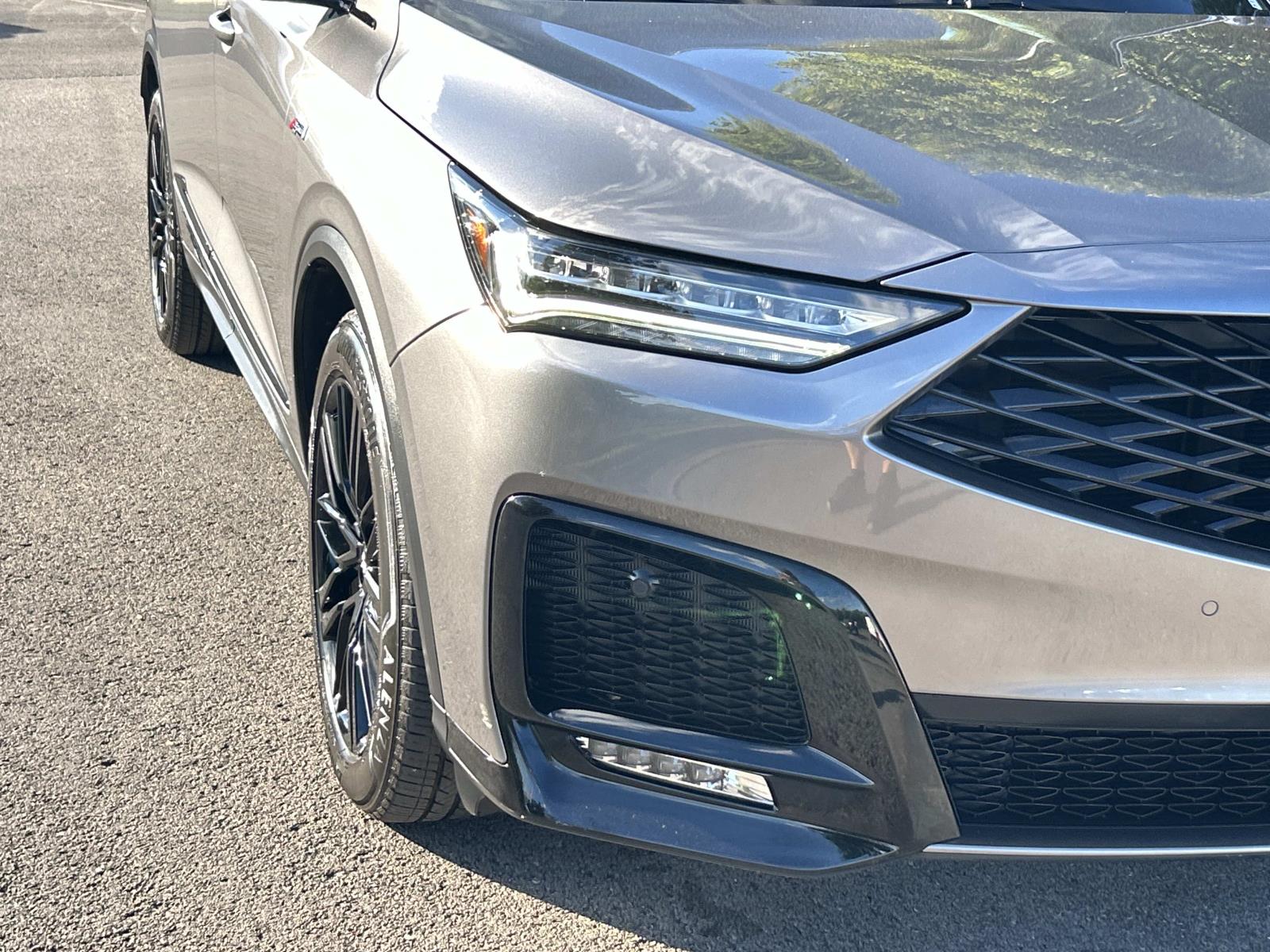 Vehicle photo 11