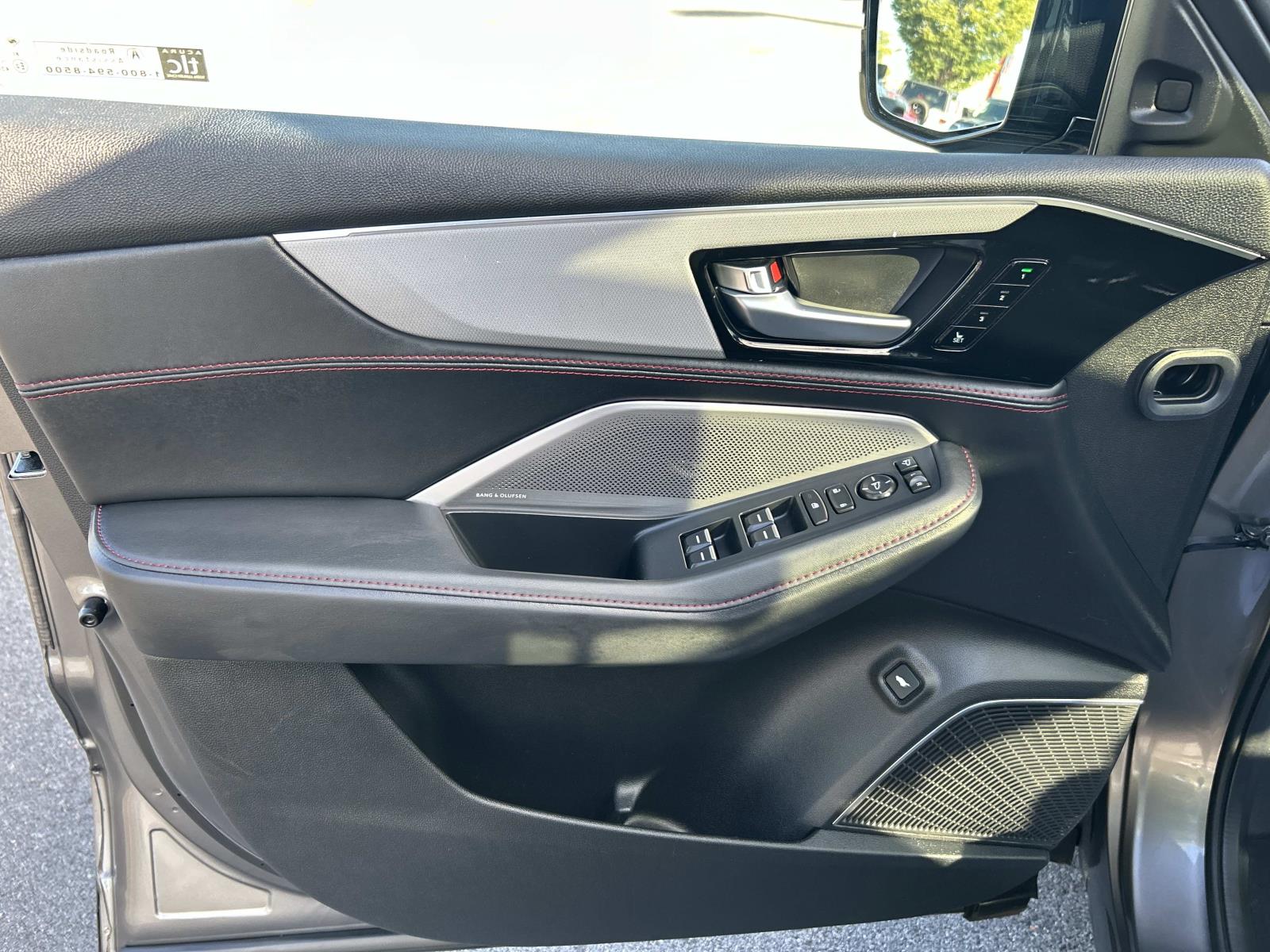 Vehicle photo 29