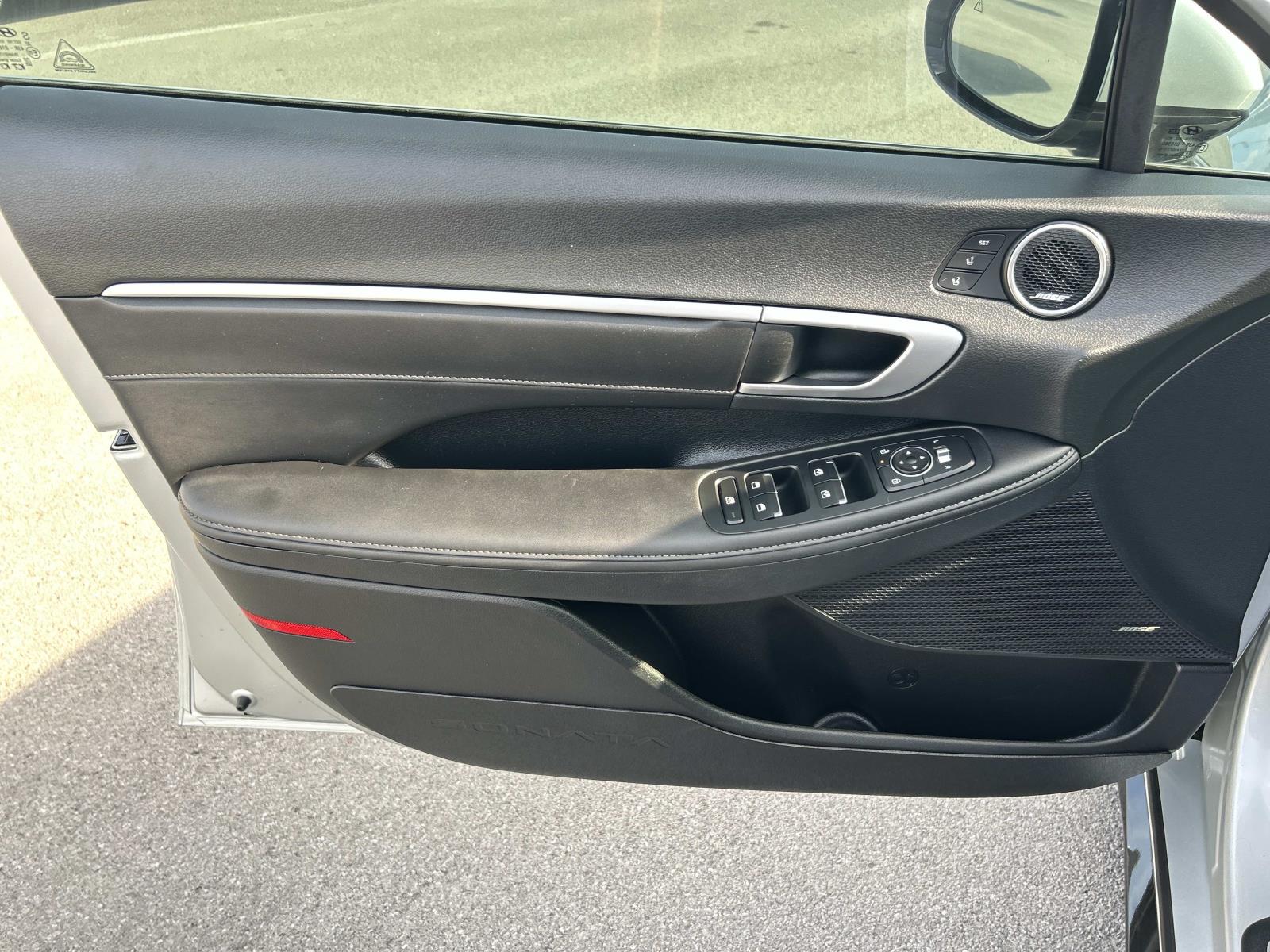 Vehicle photo 28