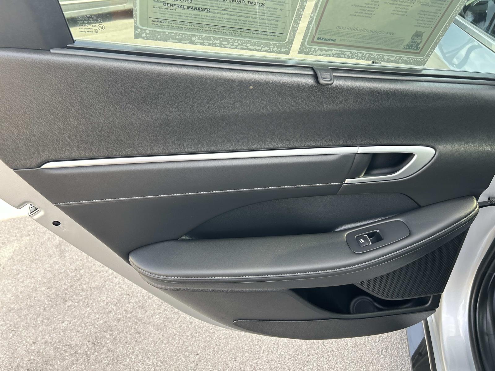 Vehicle photo 25
