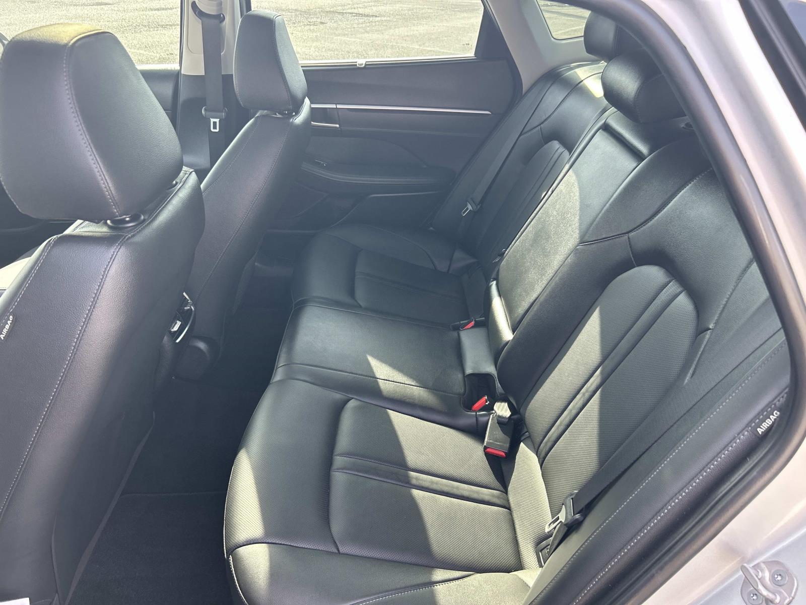 Vehicle photo 23