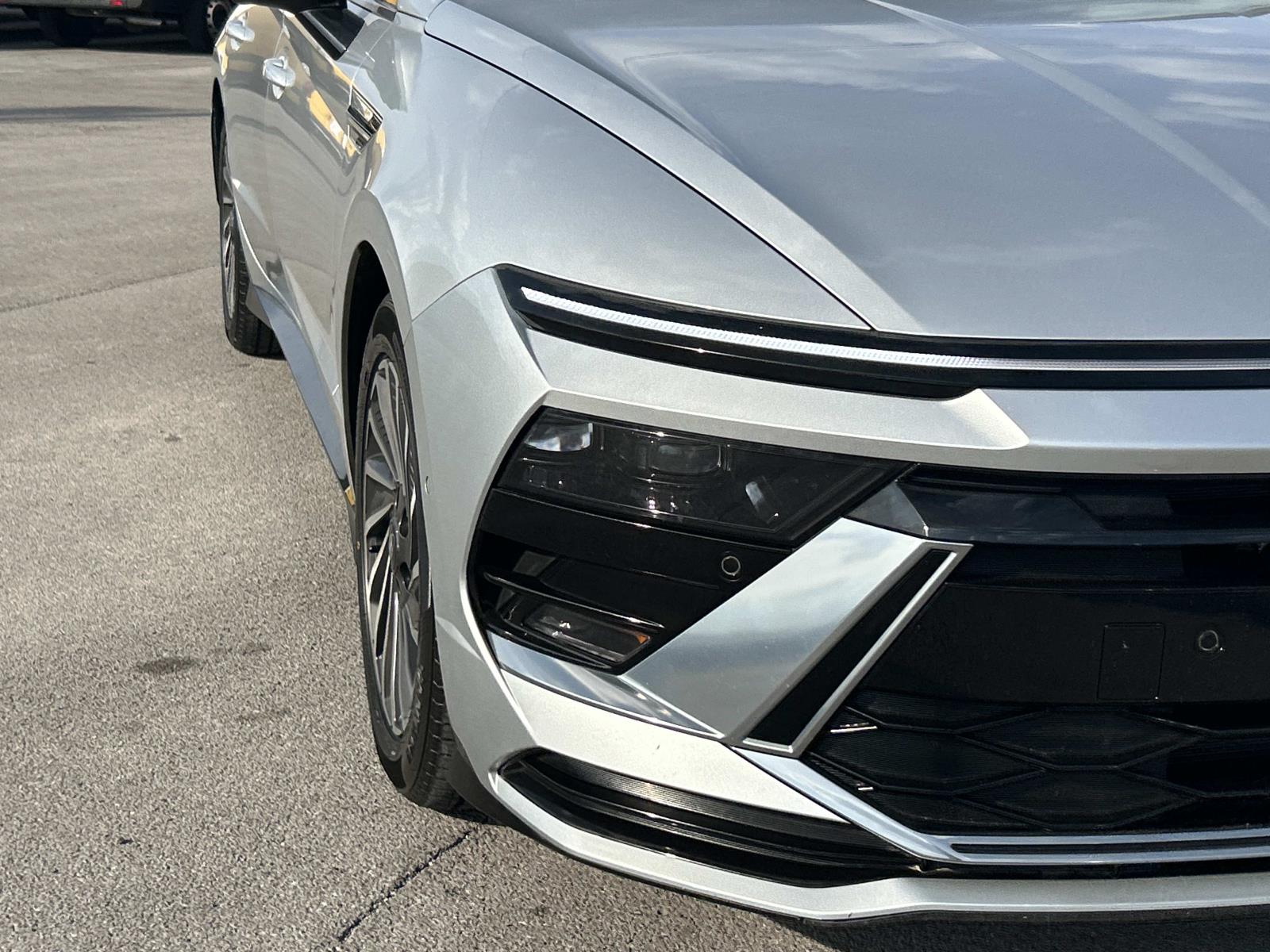 Vehicle photo 11