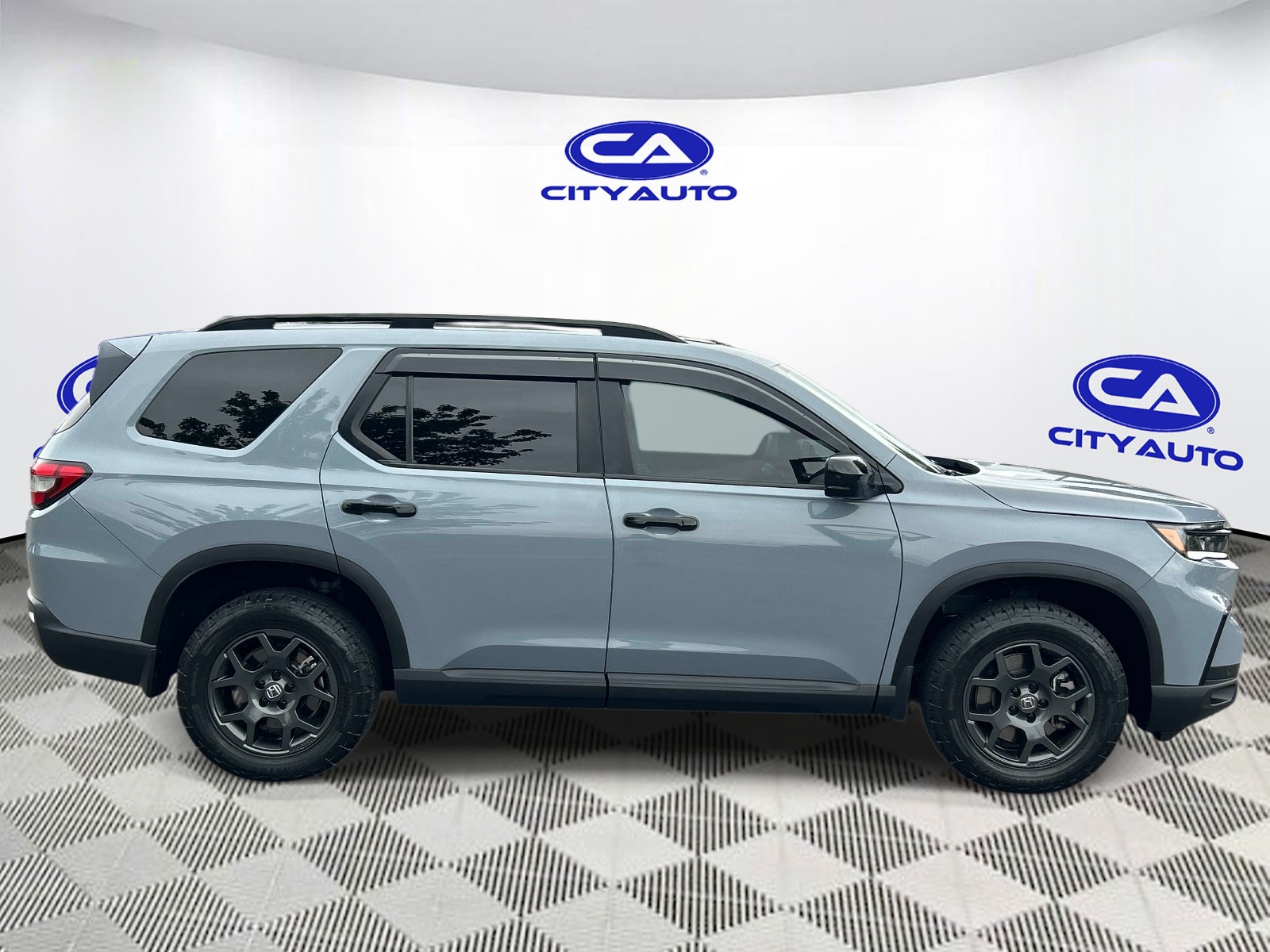 Vehicle photo 2