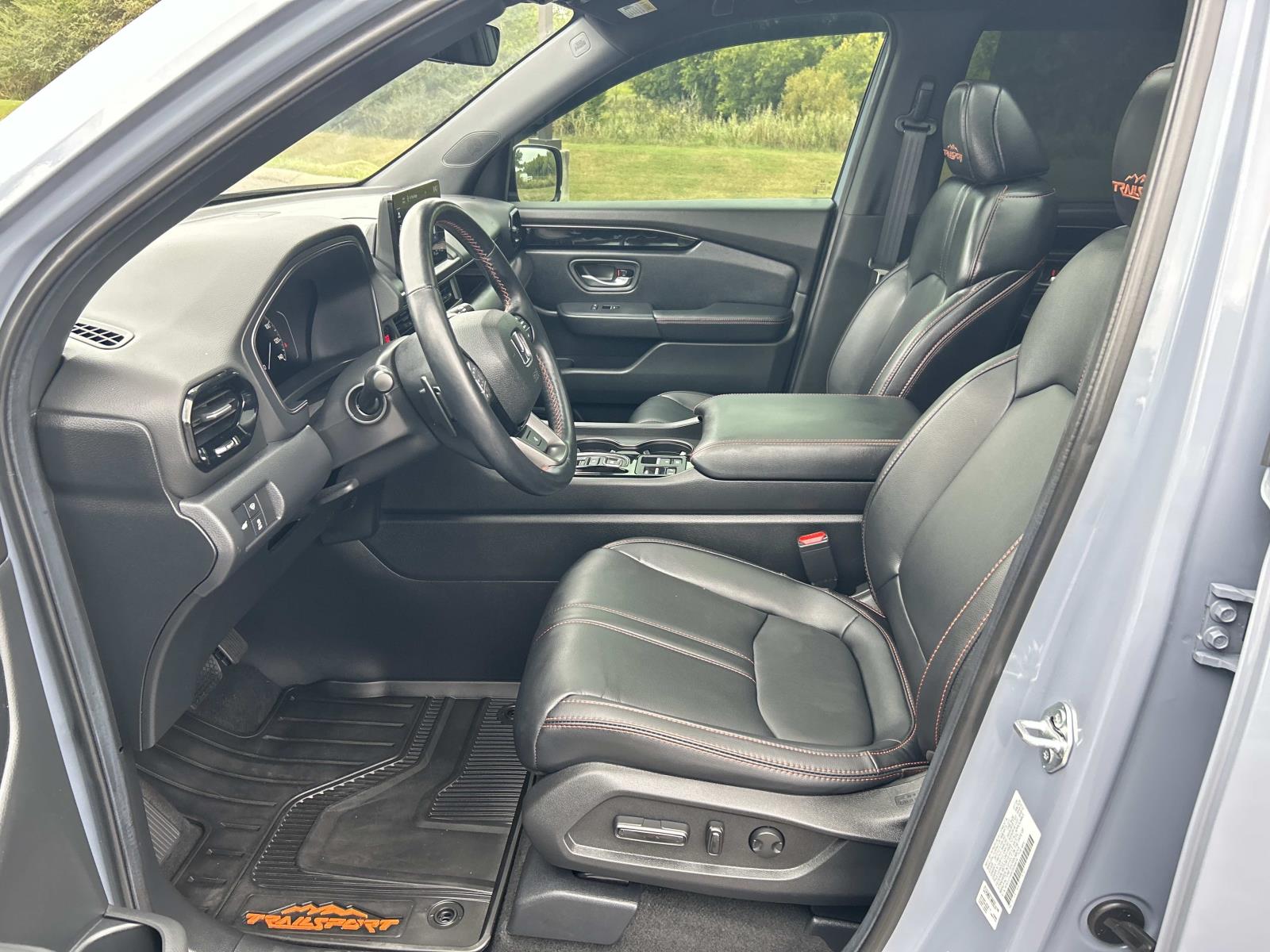 Vehicle photo 29