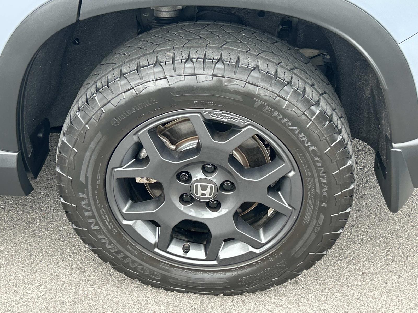 Vehicle photo 17