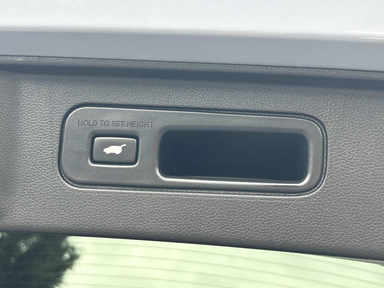 Vehicle photo 16