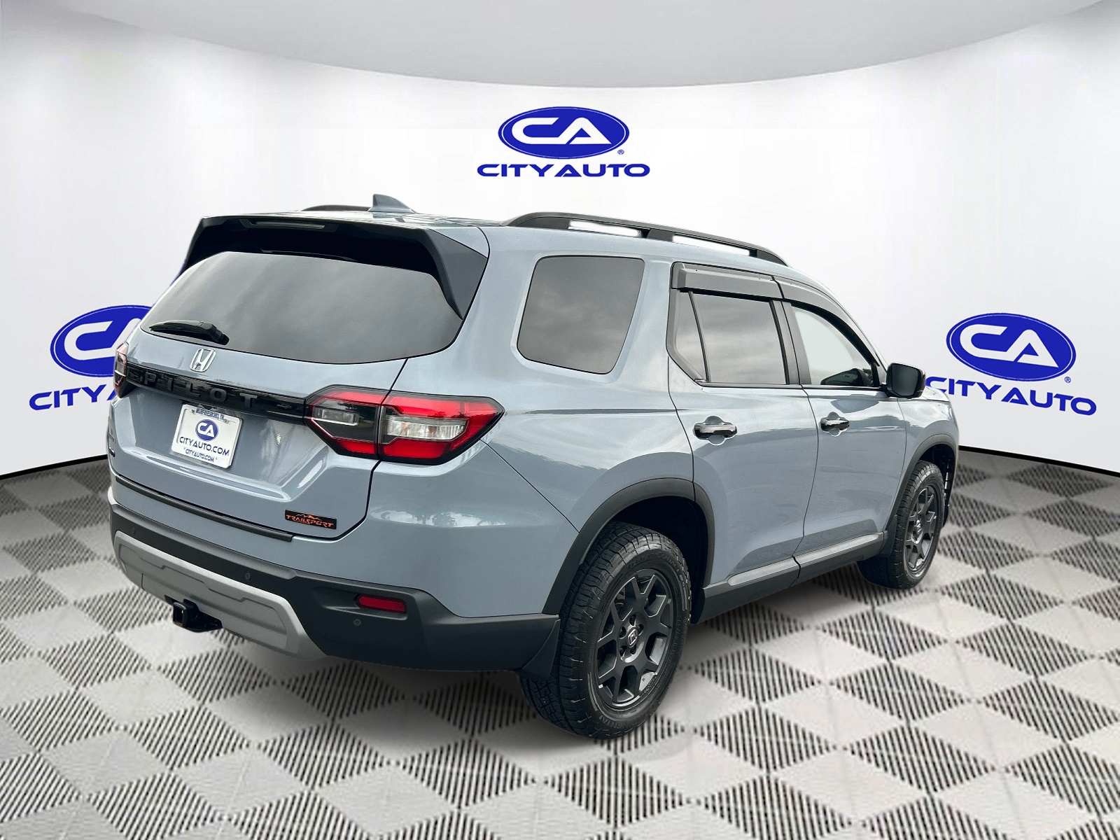 Vehicle photo 3