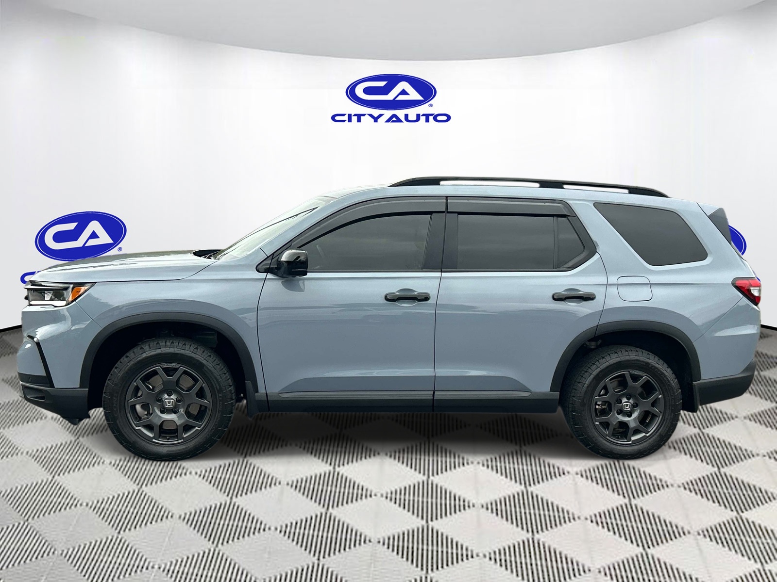 Vehicle photo 7