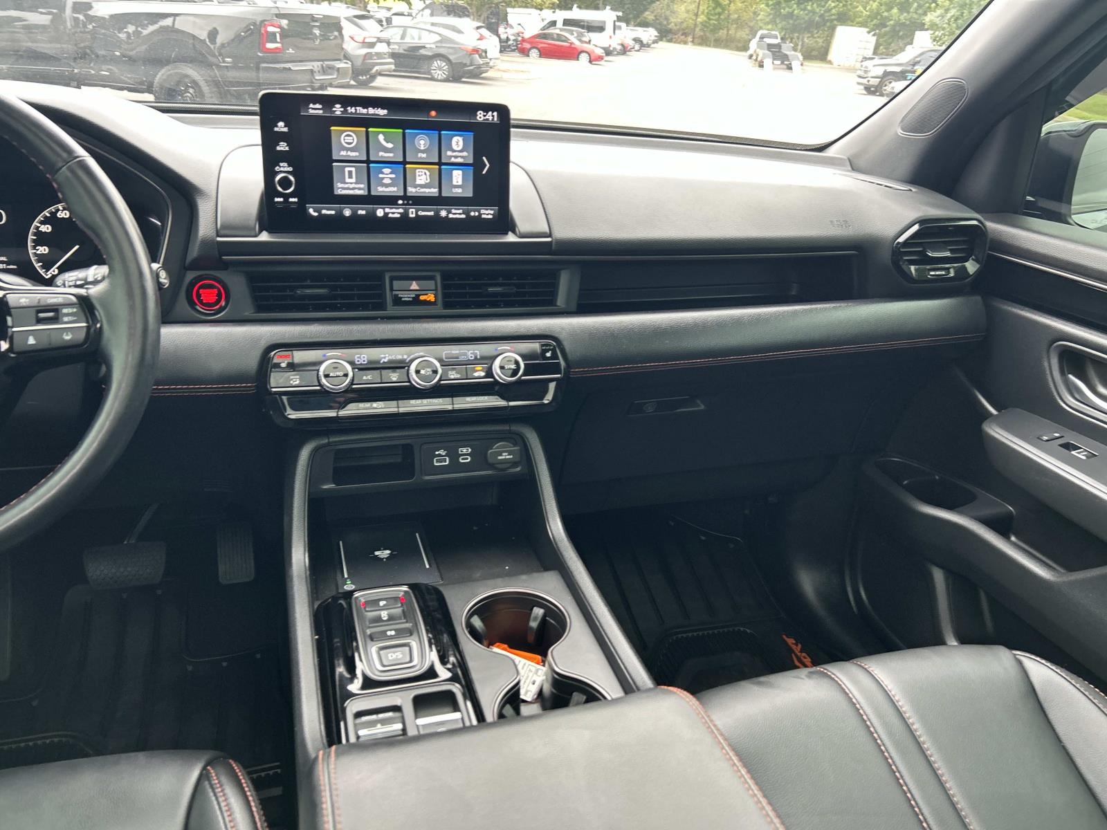 Vehicle photo 23