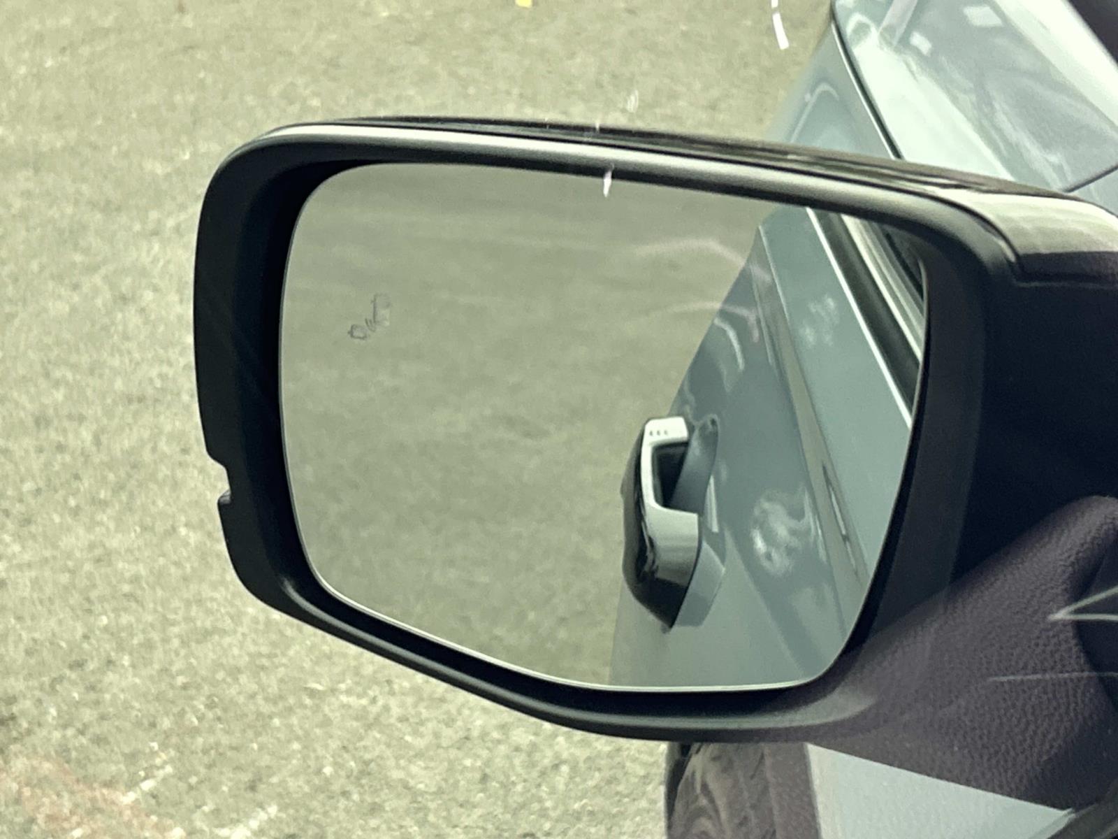 Vehicle photo 20