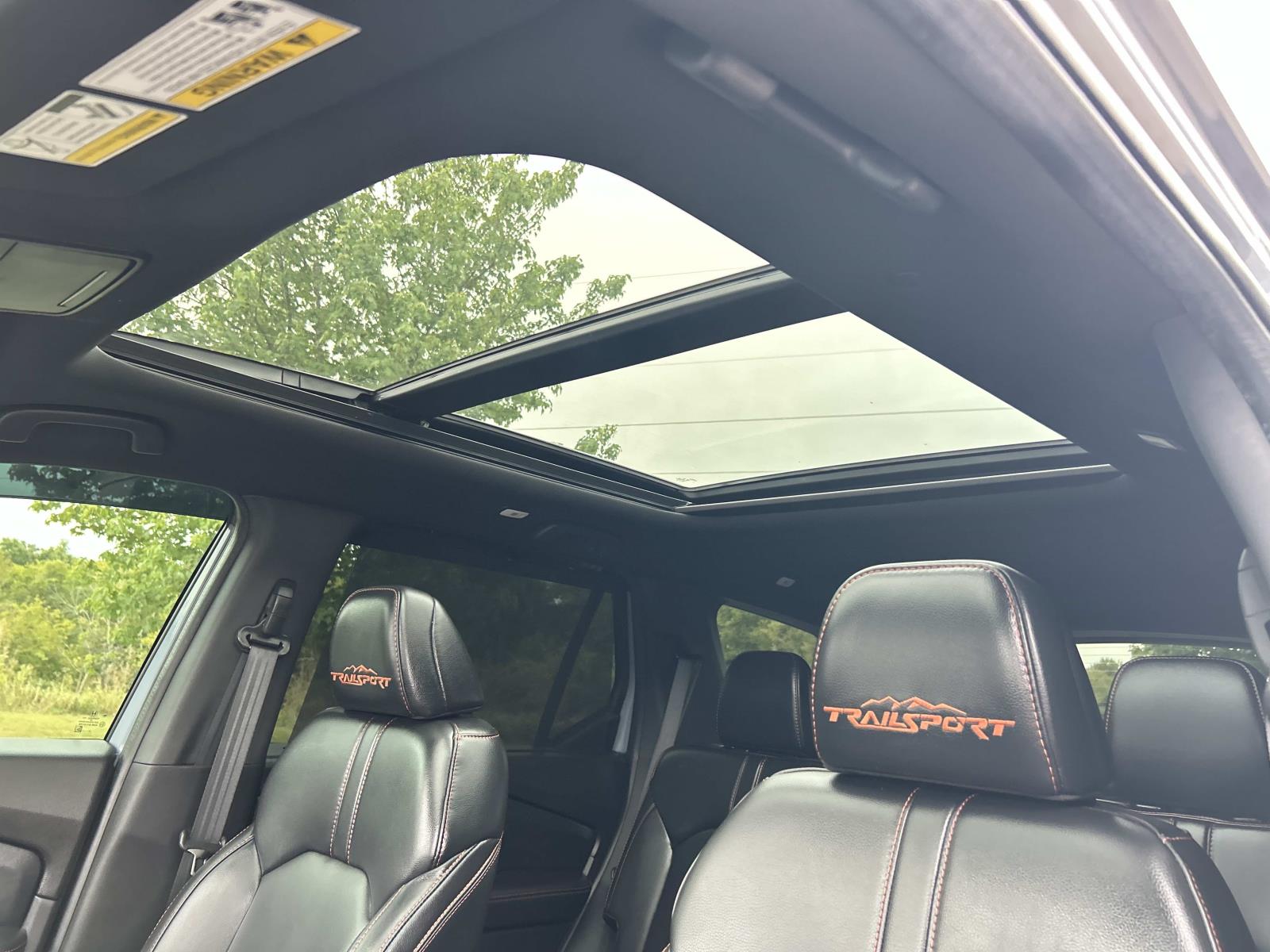 Vehicle photo 30