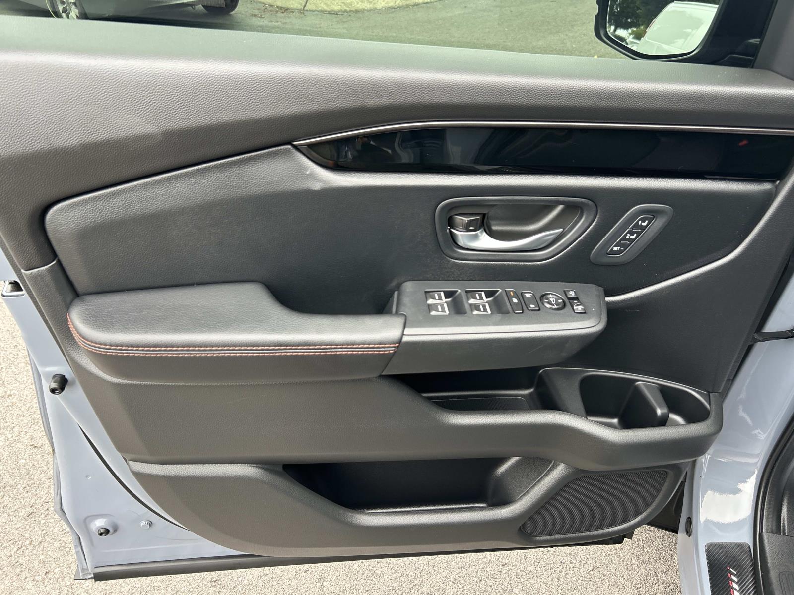 Vehicle photo 31