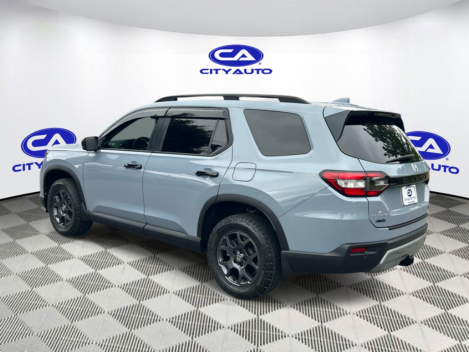 Vehicle photo 5