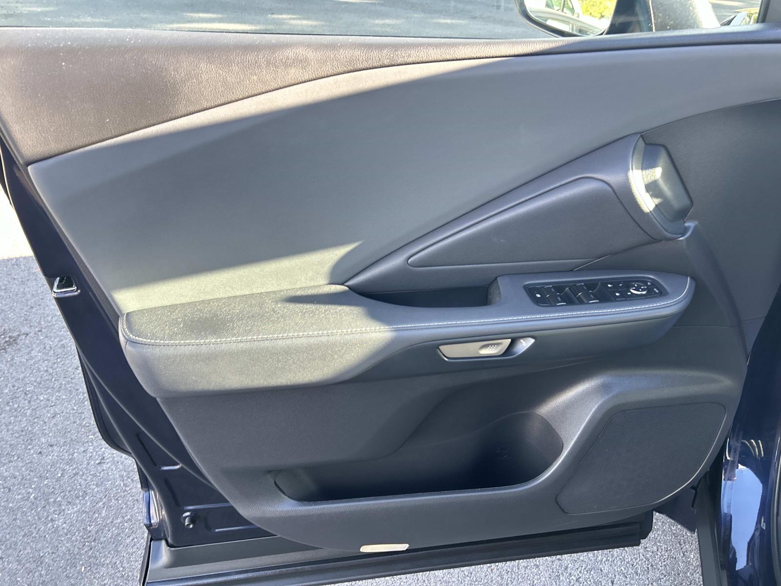 Vehicle photo 29