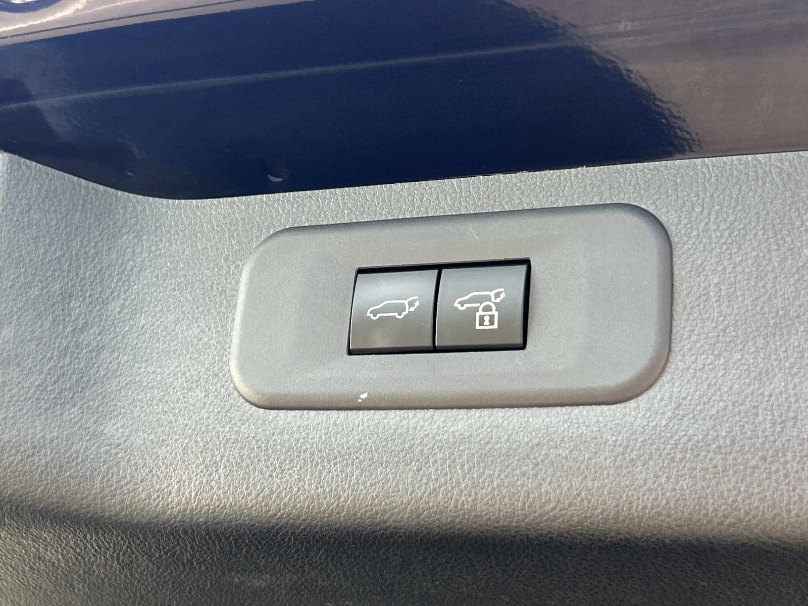 Vehicle photo 16