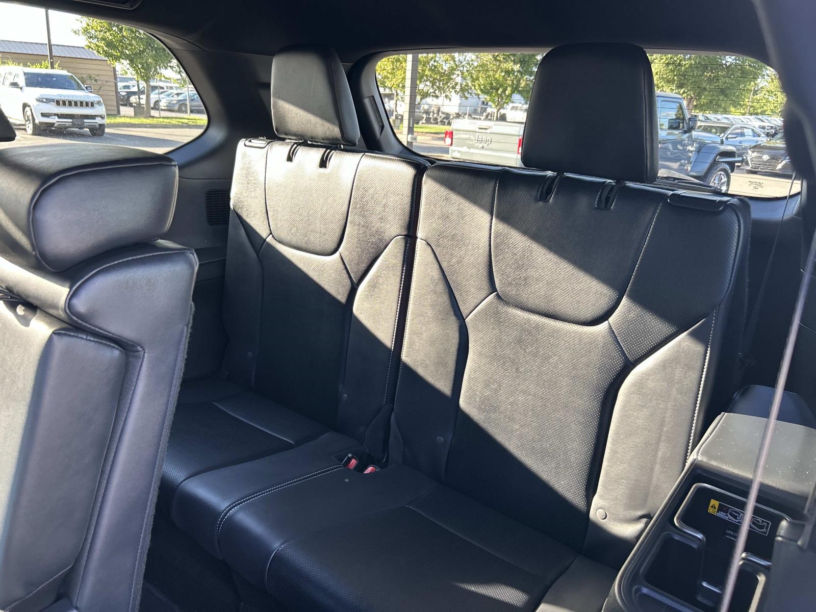 Vehicle photo 26