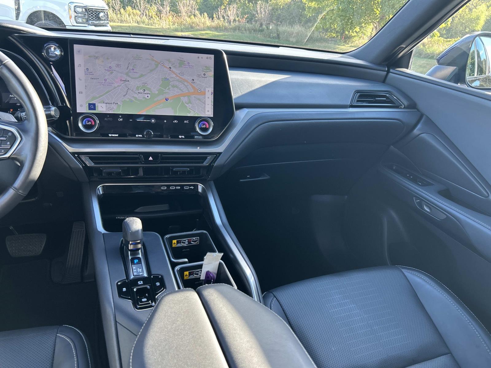 Vehicle photo 23