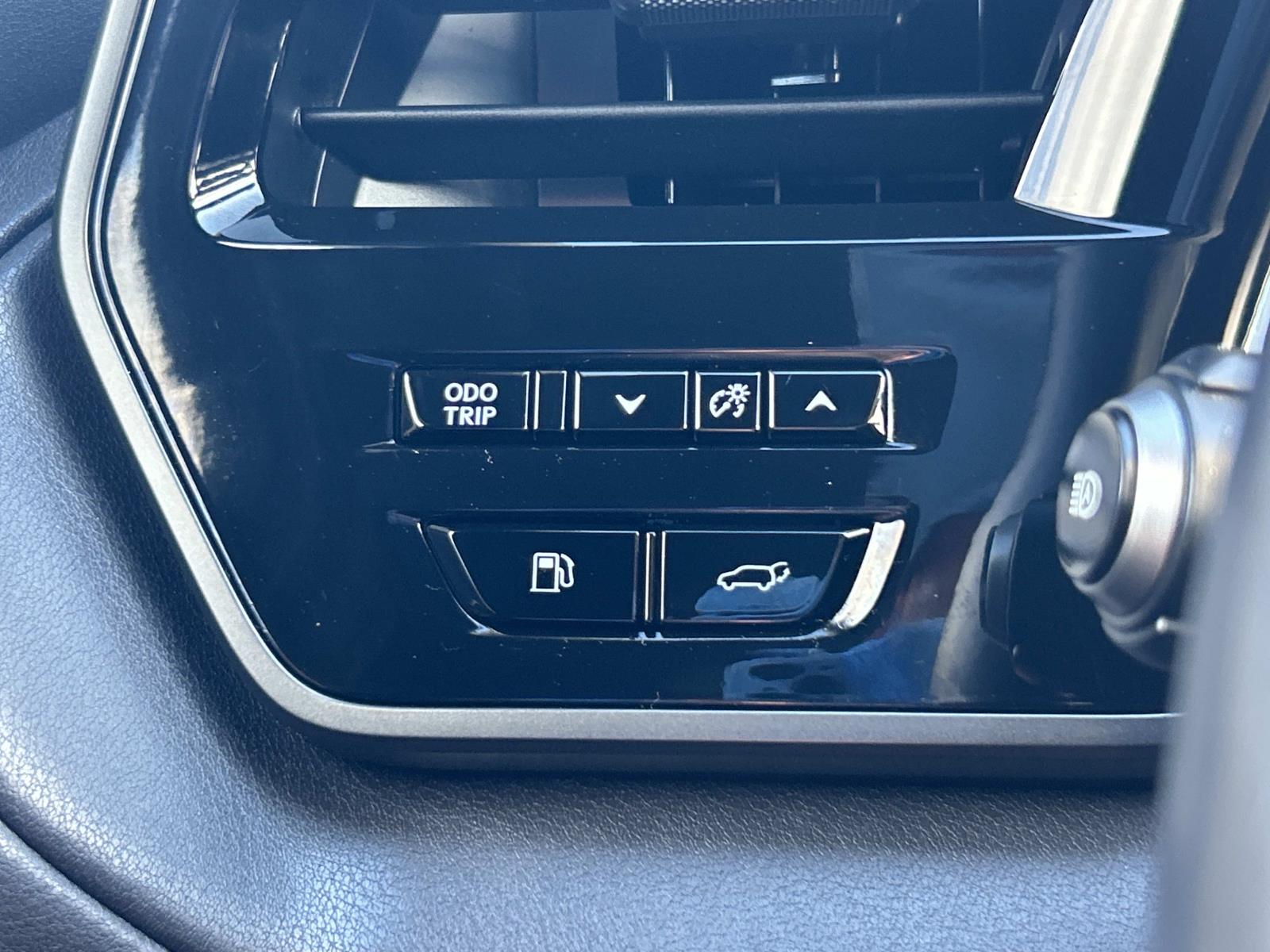 Vehicle photo 37