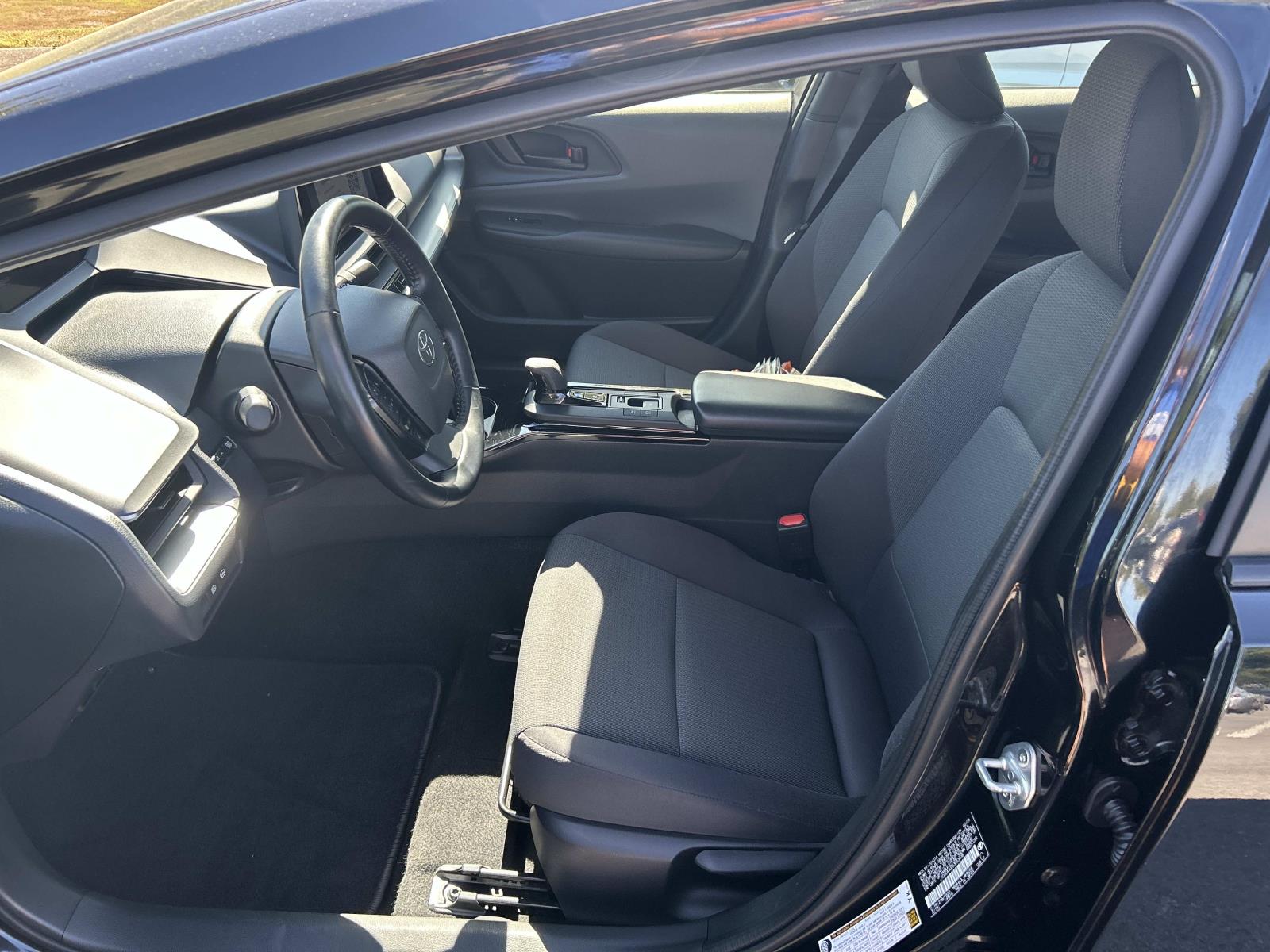 Vehicle photo 26