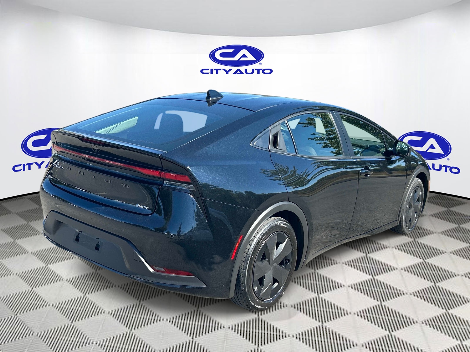 Vehicle photo 3