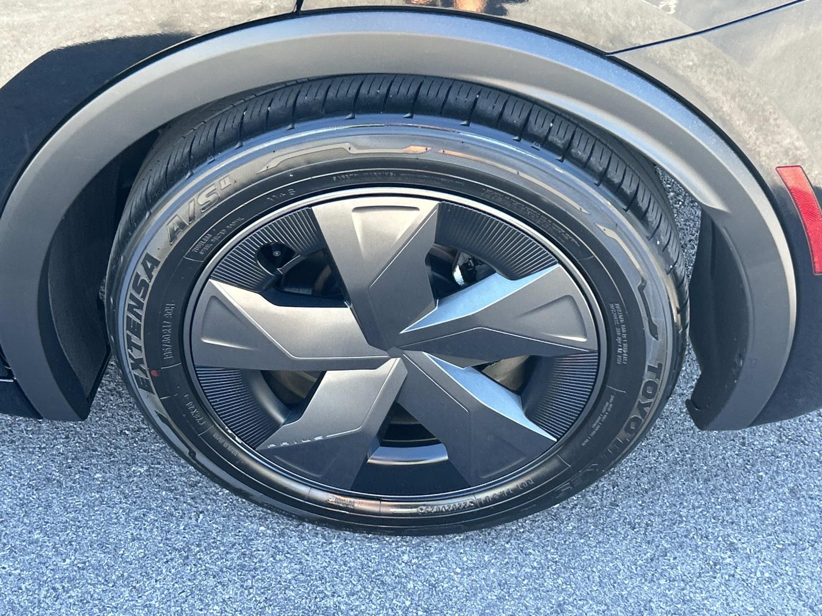 Vehicle photo 16