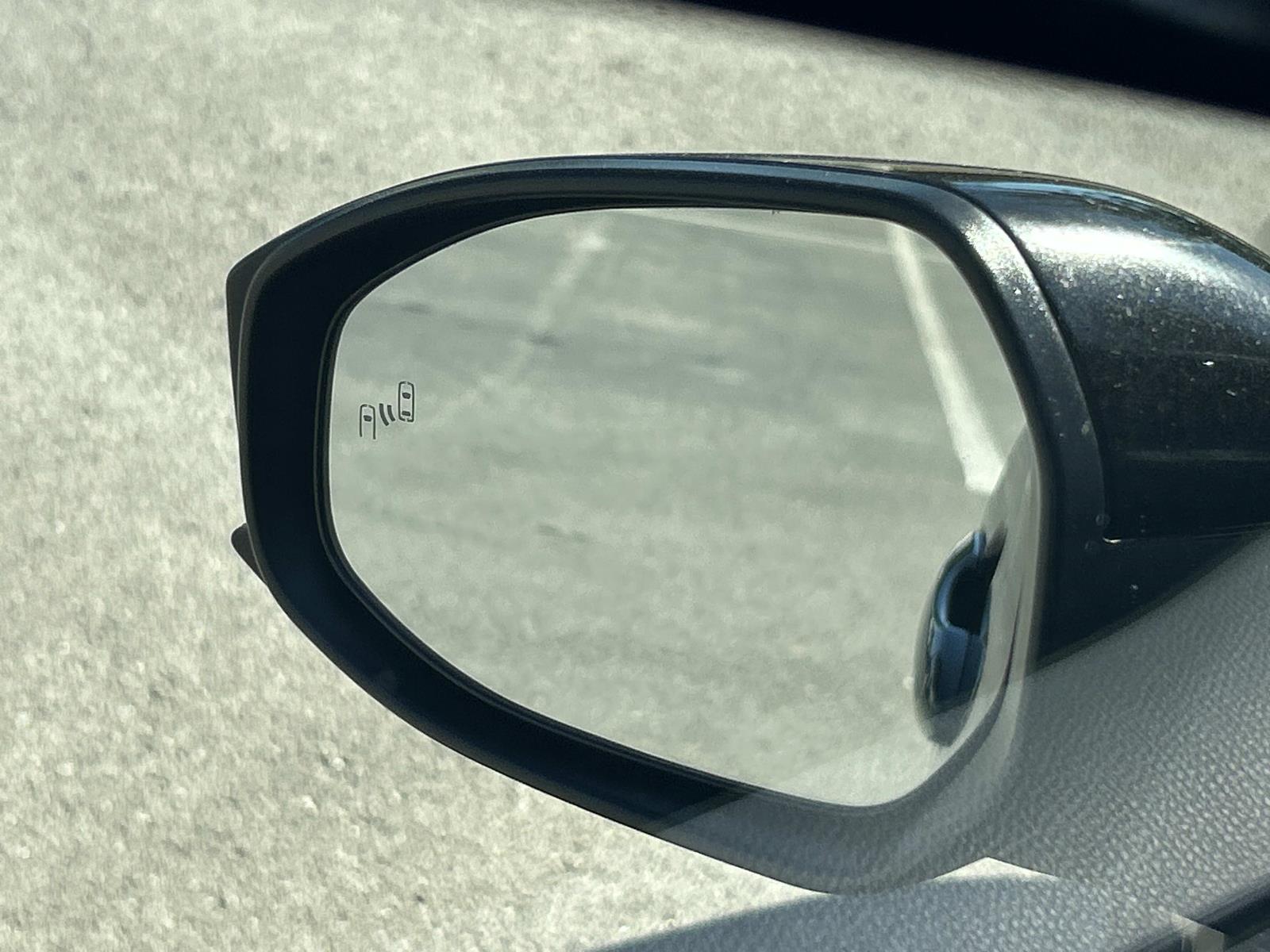Vehicle photo 19