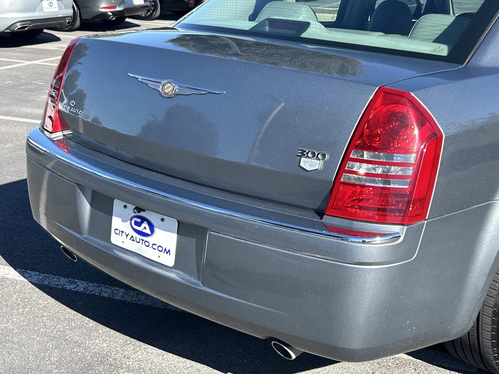 Vehicle photo 14