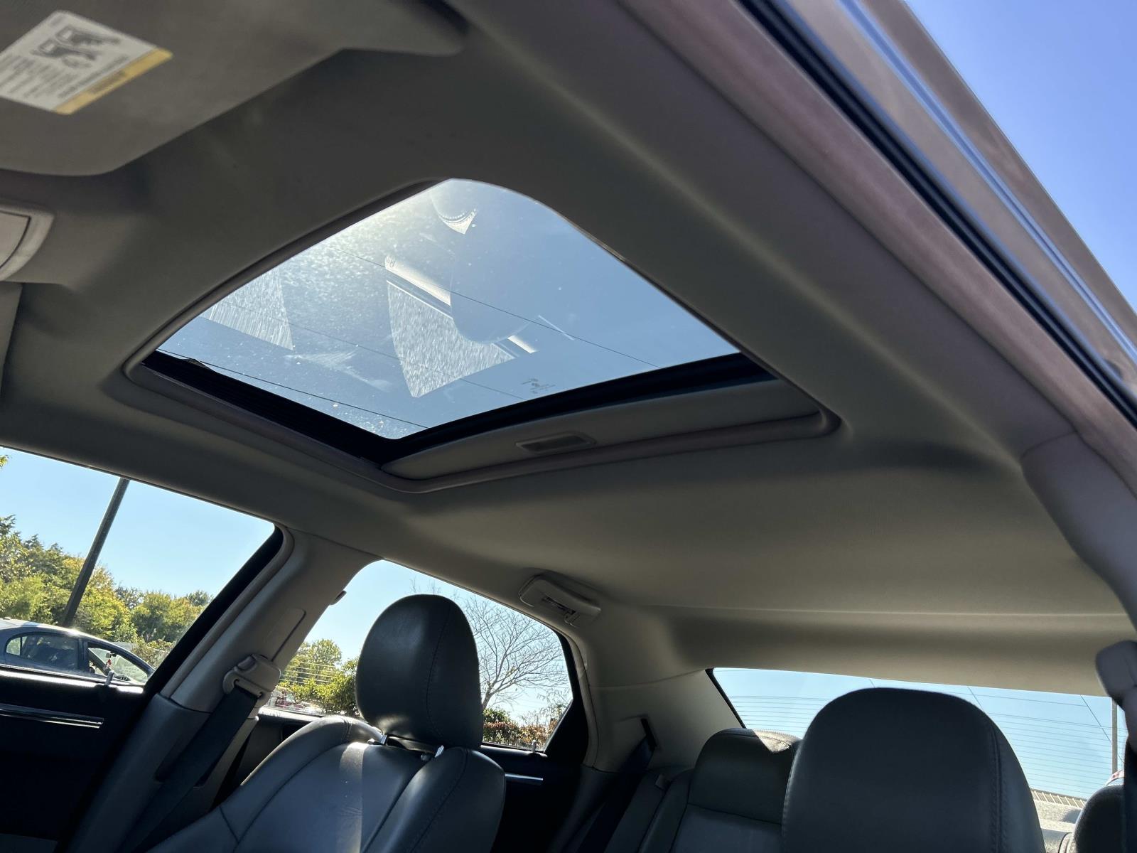 Vehicle photo 26