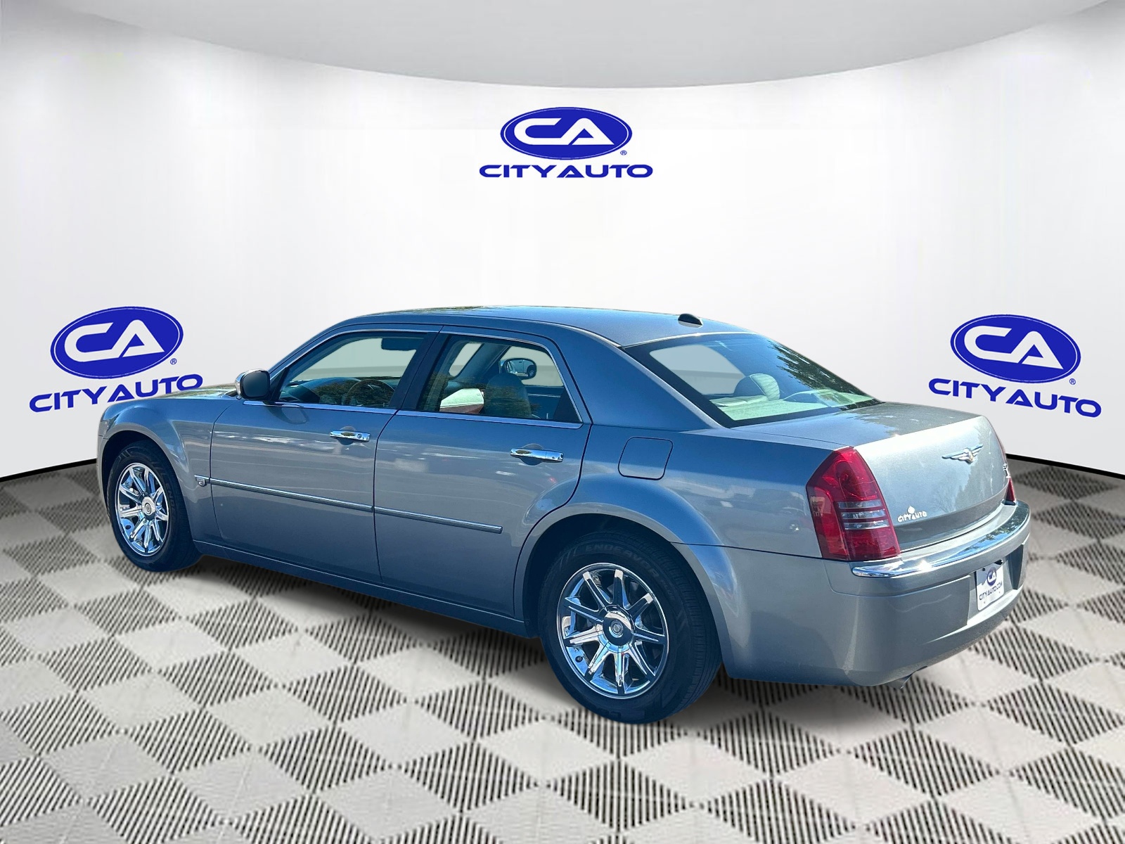 Vehicle photo 5