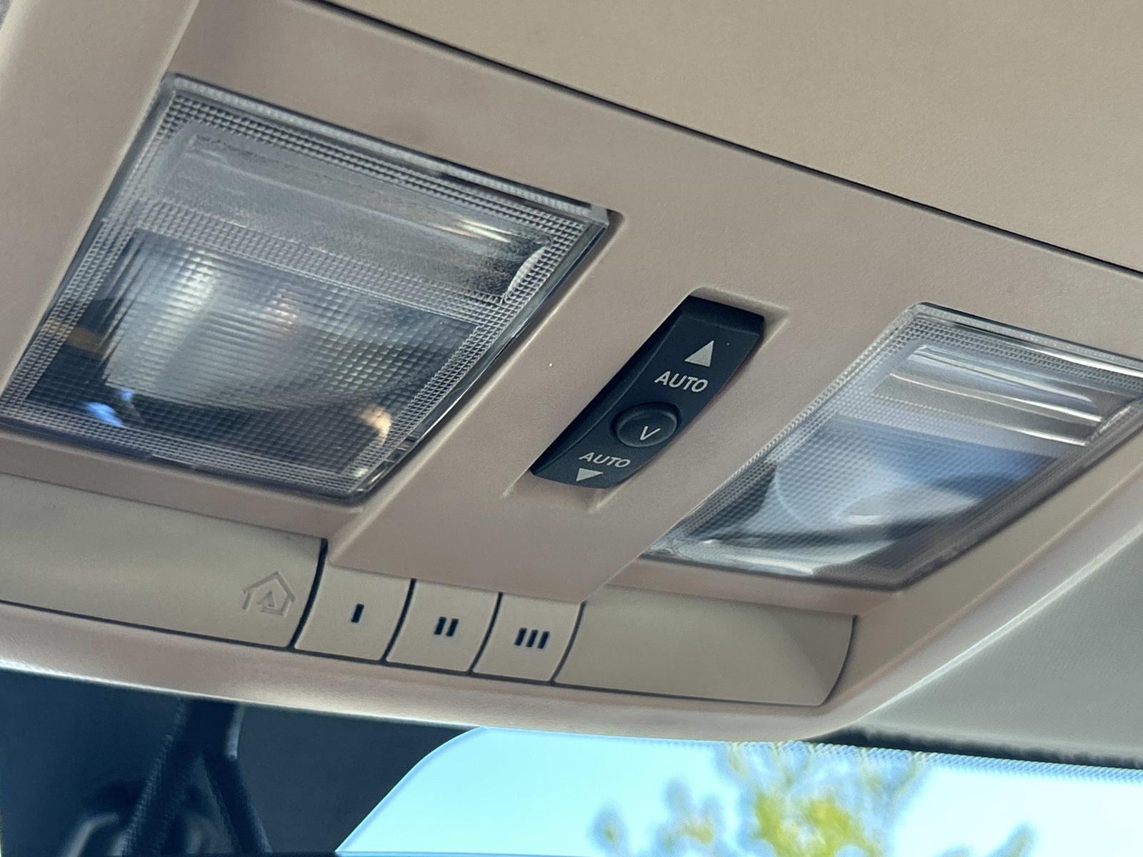 Vehicle photo 30