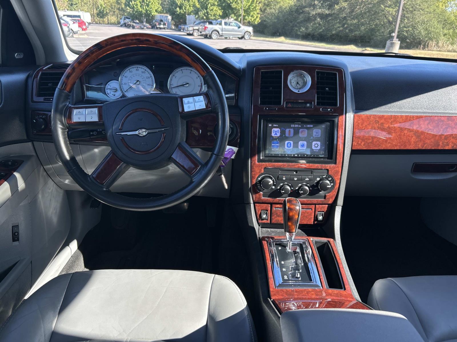 Vehicle photo 17