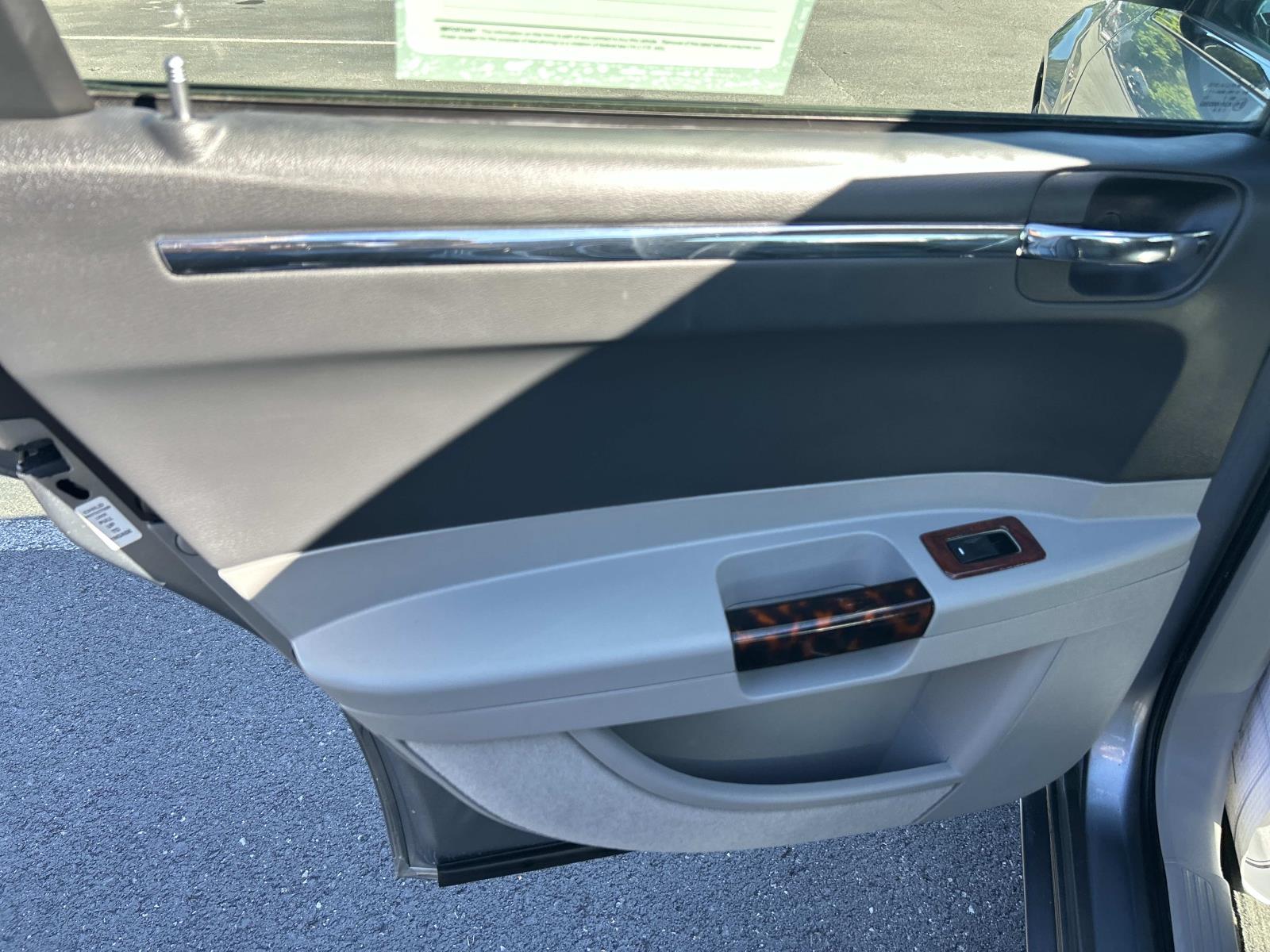 Vehicle photo 23