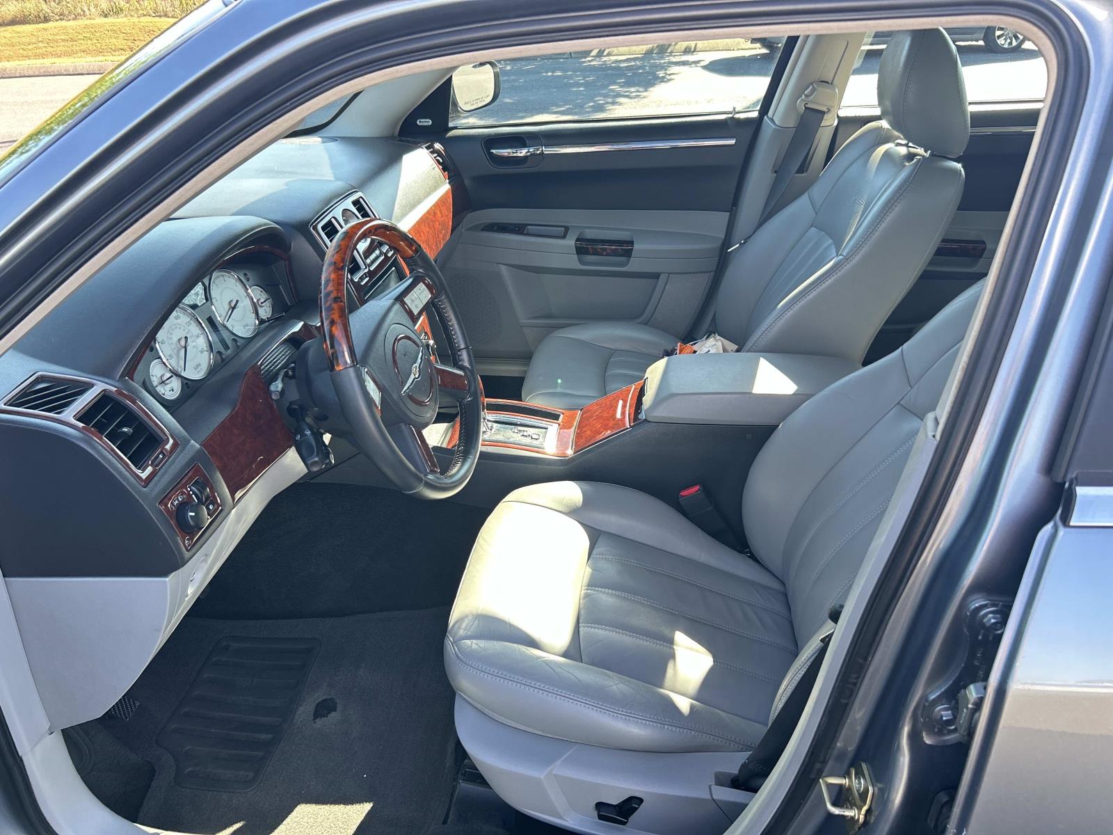 Vehicle photo 25