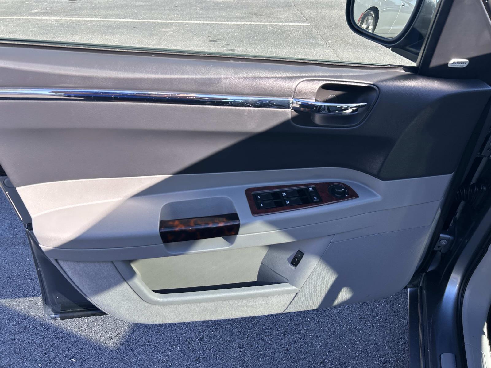 Vehicle photo 27