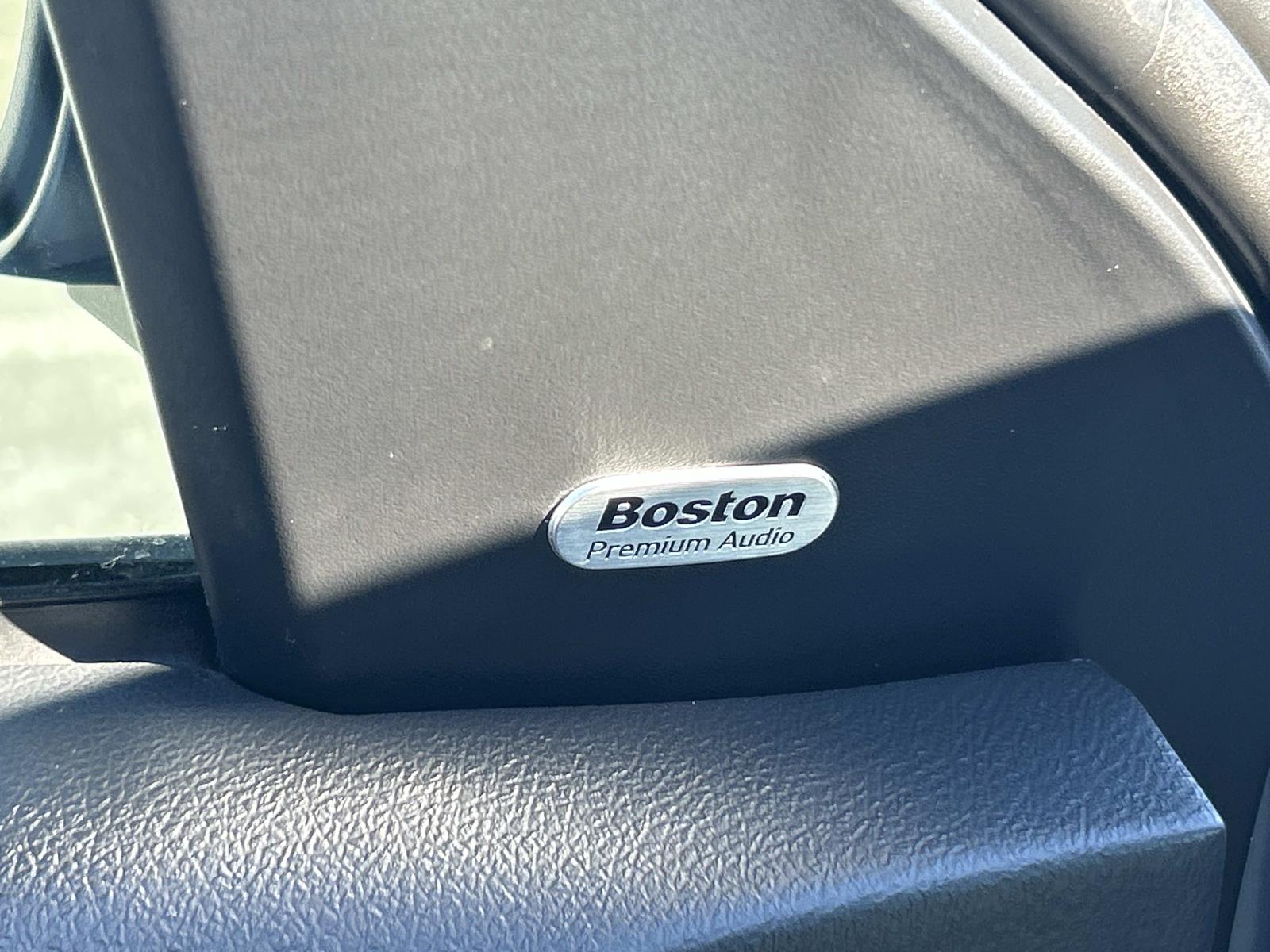 Vehicle photo 29