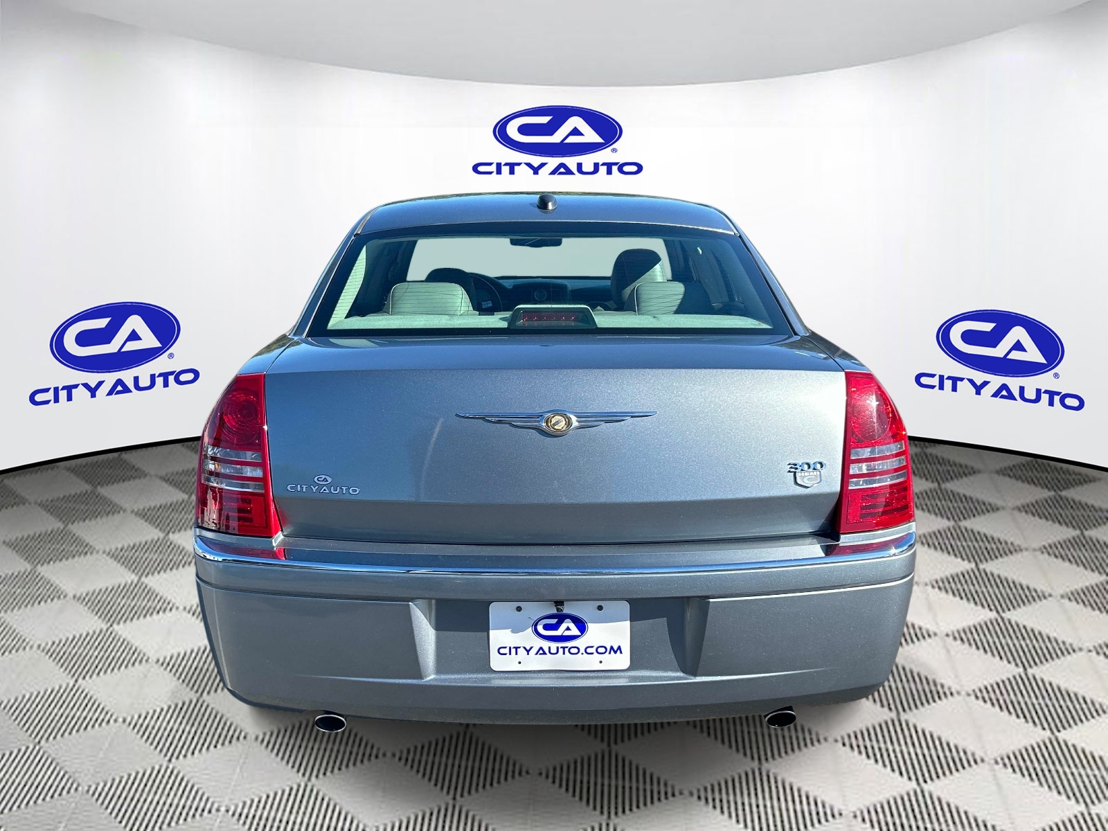 Vehicle photo 4