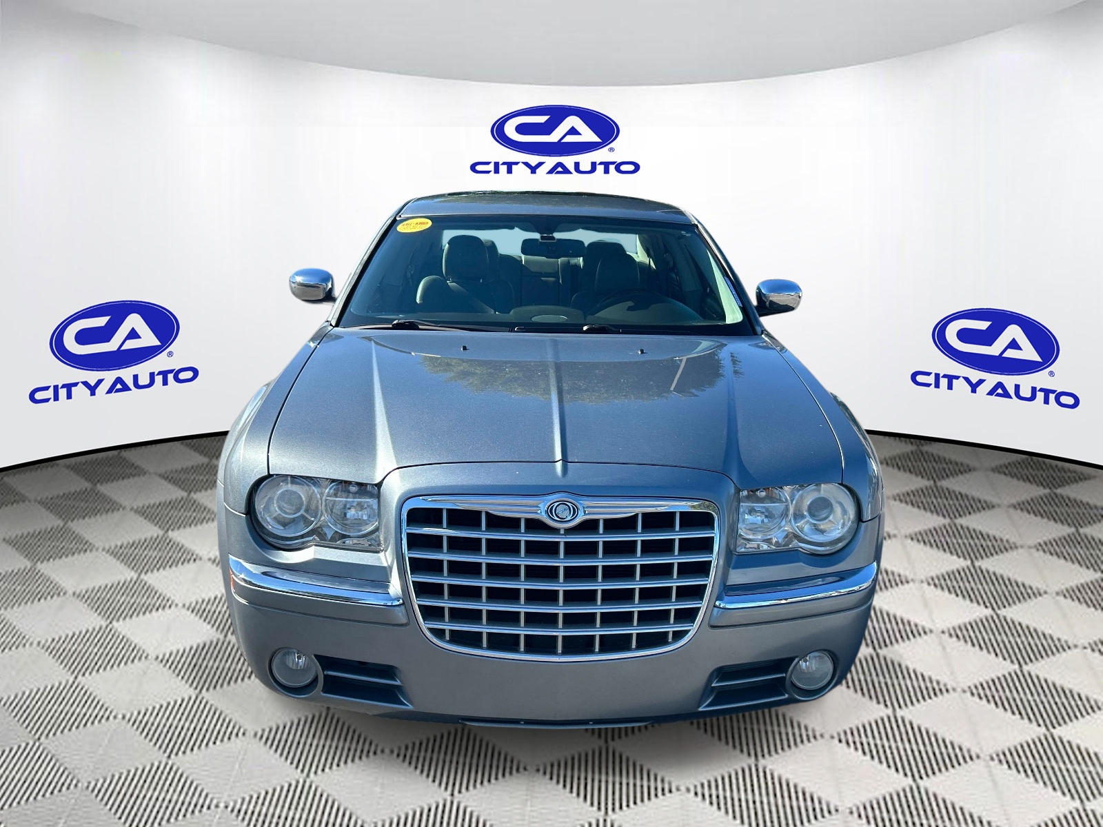 Vehicle photo 10