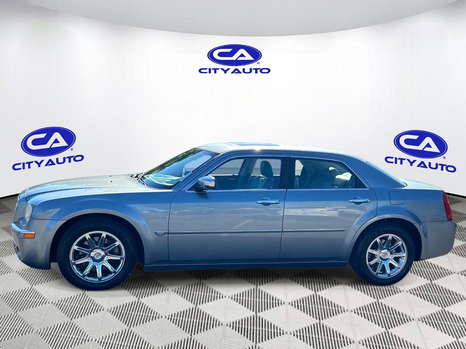 Vehicle photo 7