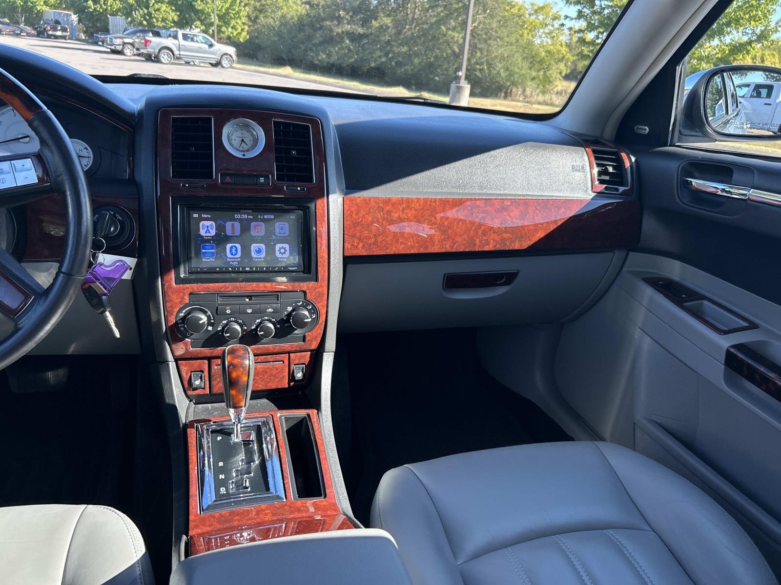 Vehicle photo 19
