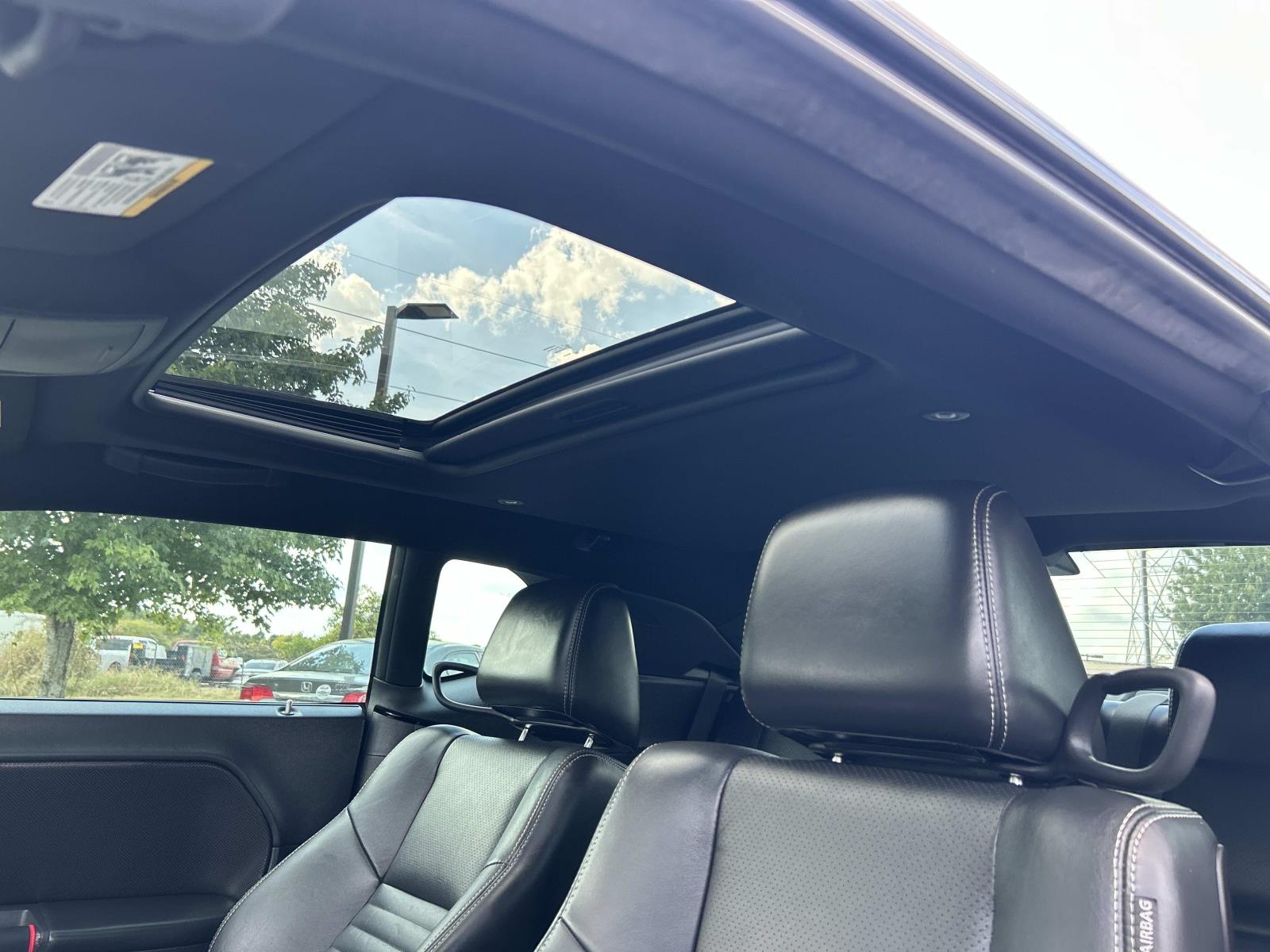 Vehicle photo 23