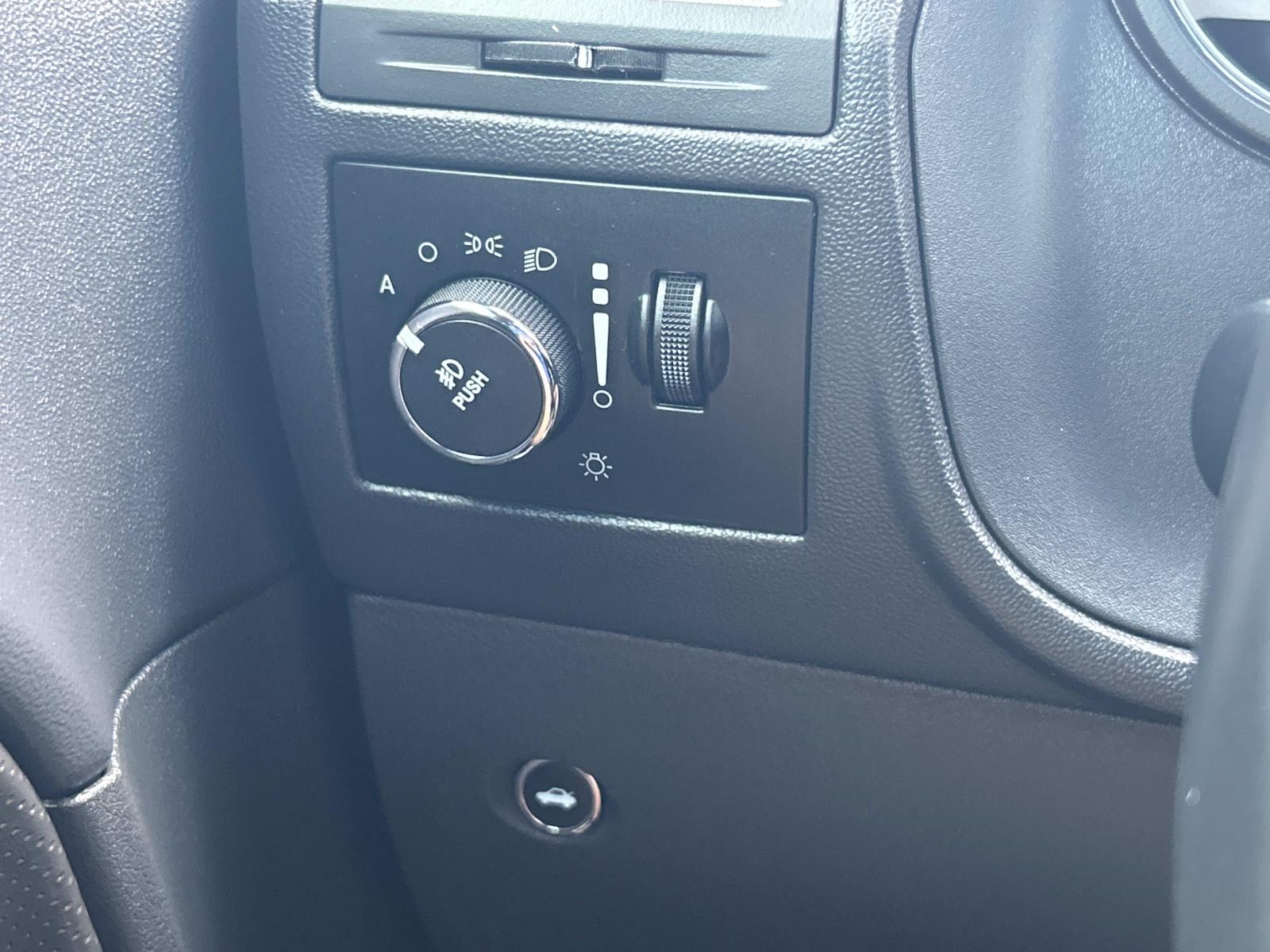 Vehicle photo 34