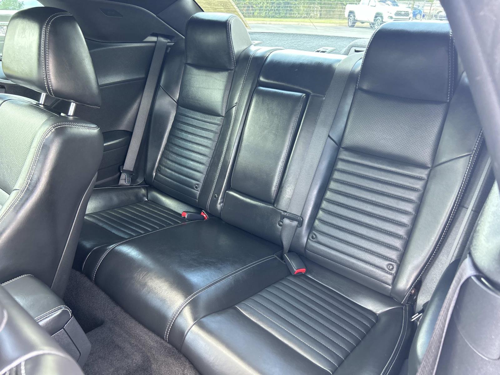 Vehicle photo 25