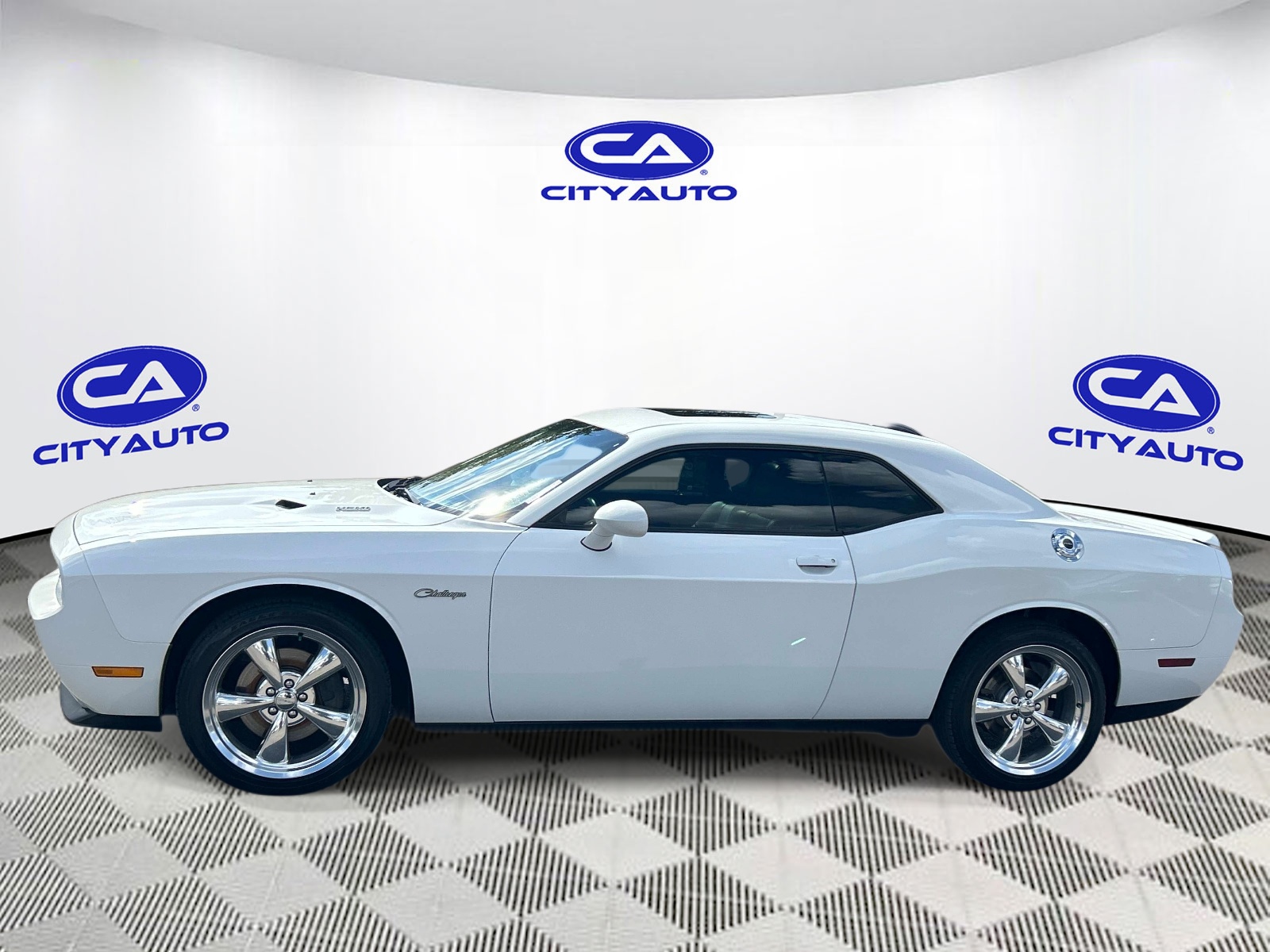 Vehicle photo 7