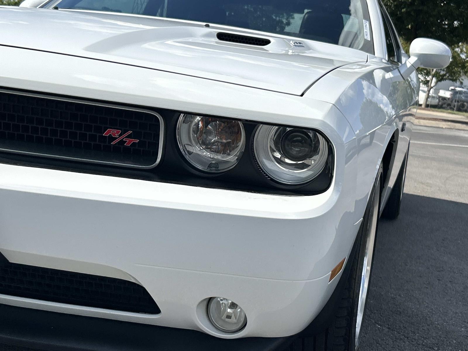 Vehicle photo 14