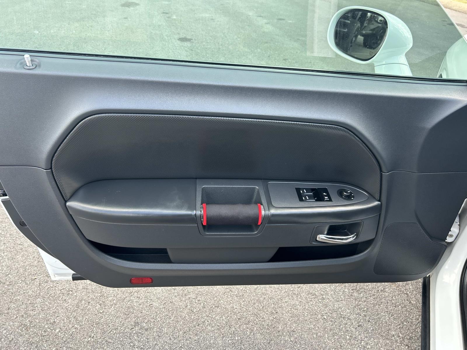 Vehicle photo 26