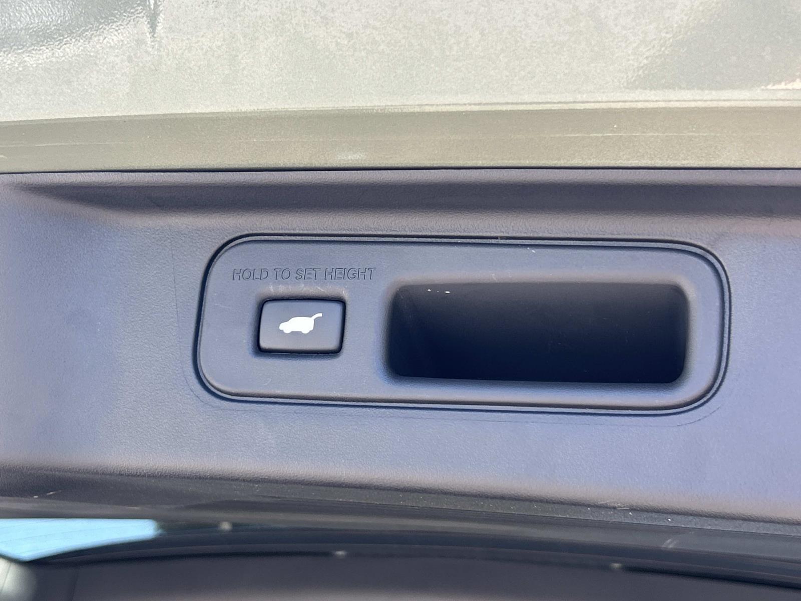 Vehicle photo 16